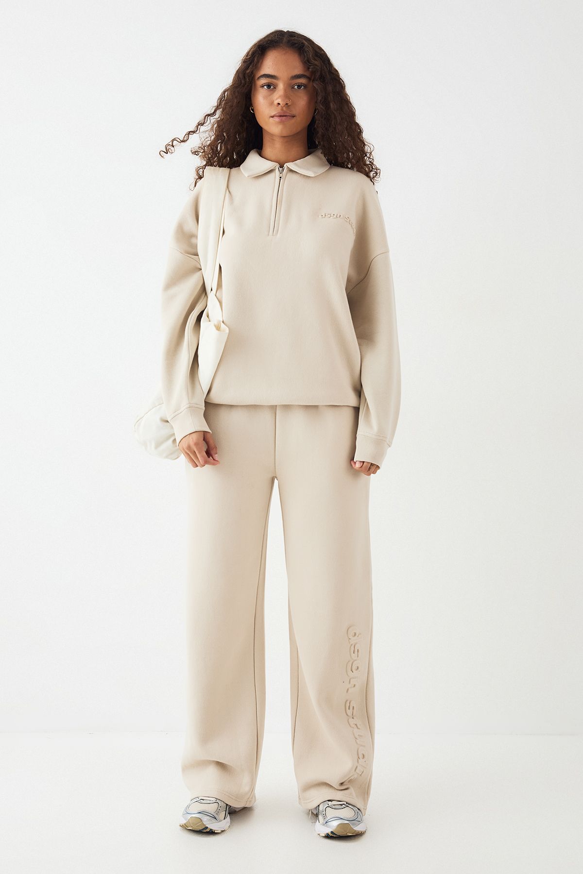 DSGN Studio DSGN Studio Embossed Wide Leg Jogger Stone image 5