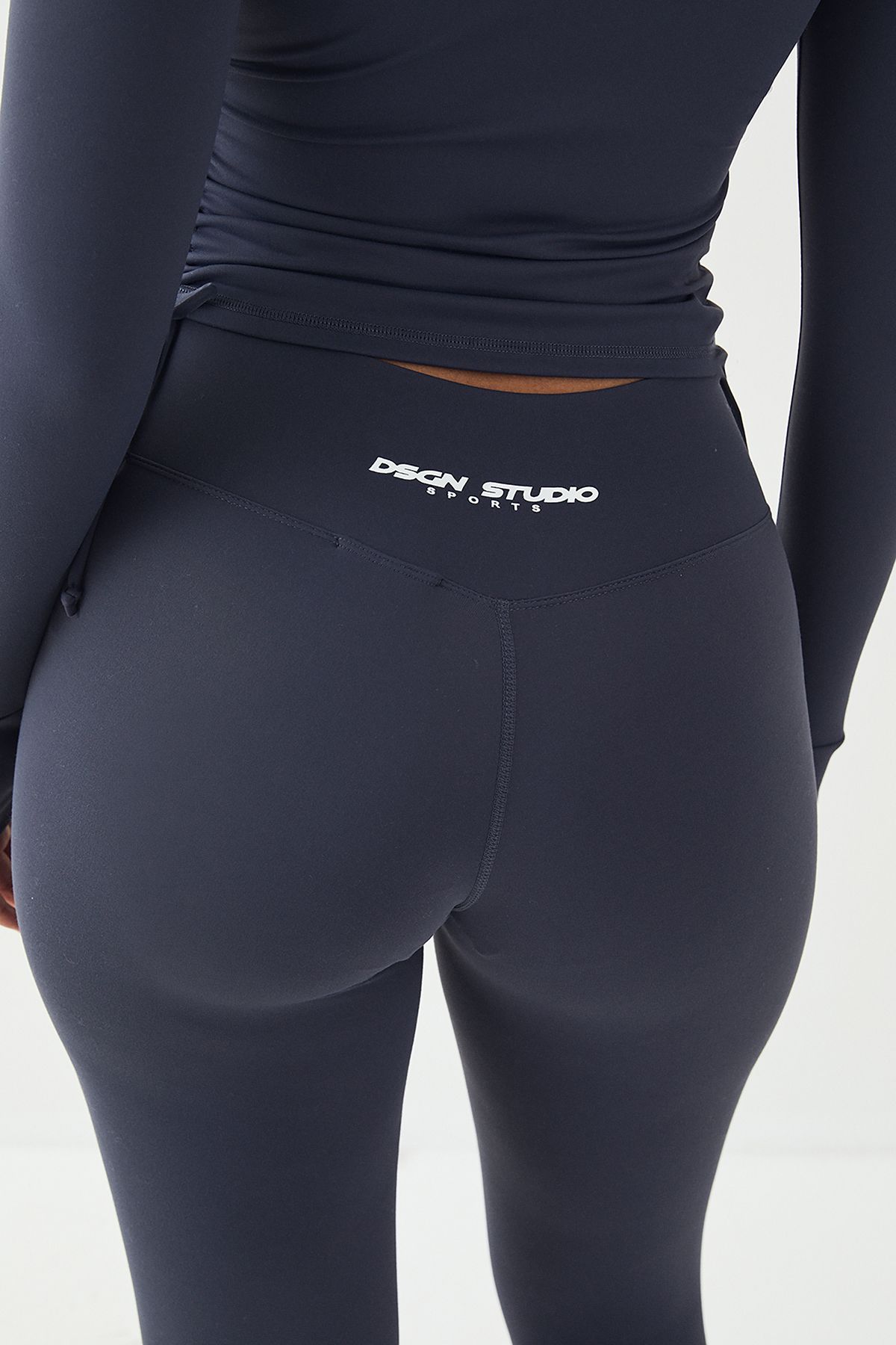 DSGN Studio DSGN Studio Highwaist Ultra Sculpt Wrap Waist Legging Midnight image 4