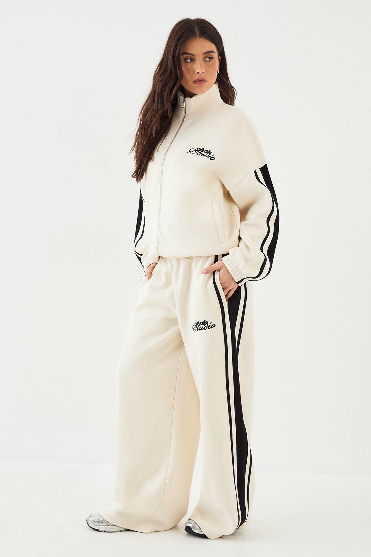 DSGN Studio DSGN Studio Oversized Wide Leg Jogger Cream image 1