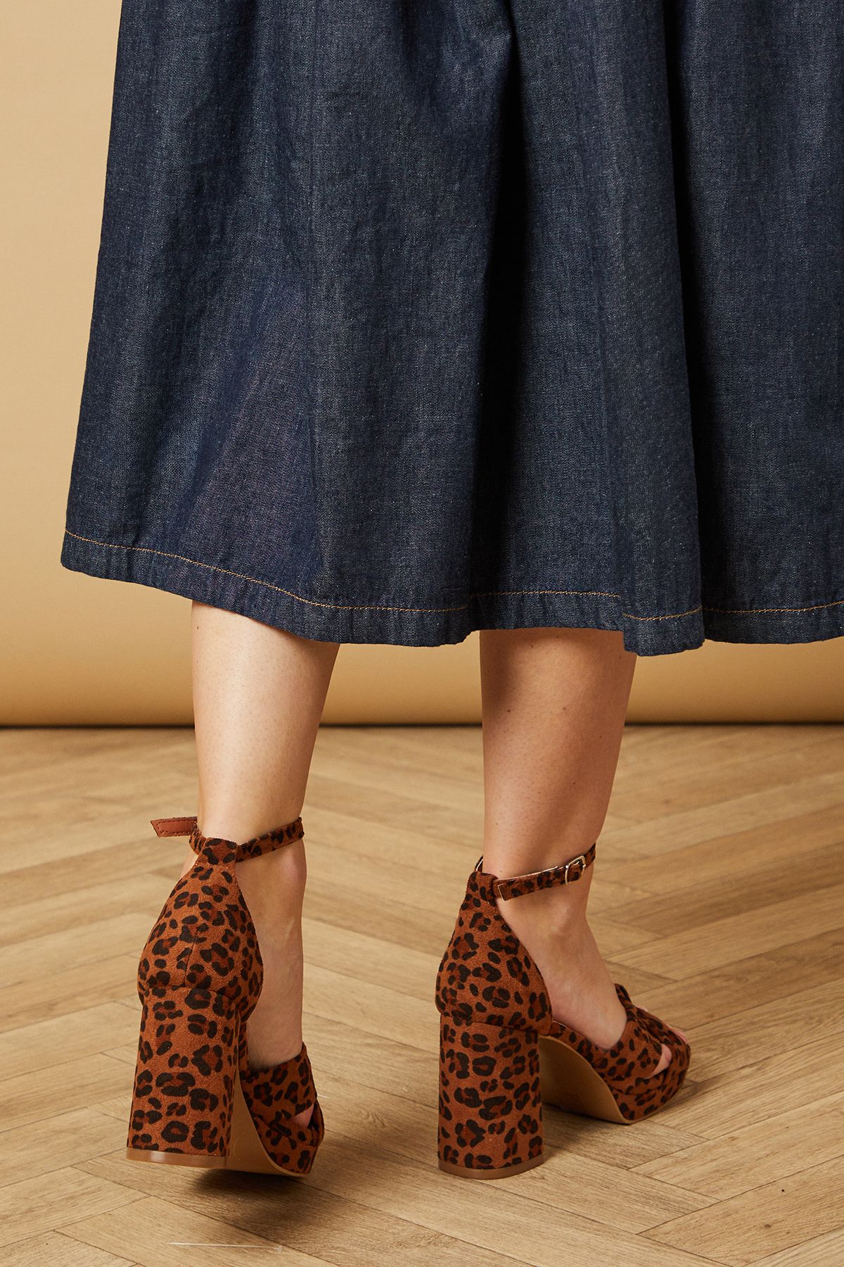 Oasis Narina Leopard Faux Suede Knotted Platform High Block Heel Sandals Leopard image 4