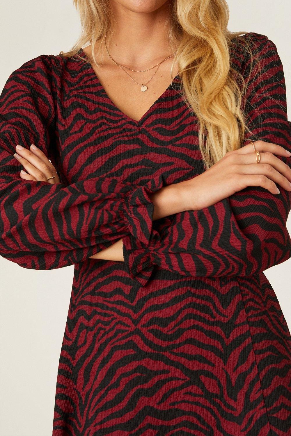 Dorothy Perkins Berry Zebra V Neck Midi Dress Berry image 4