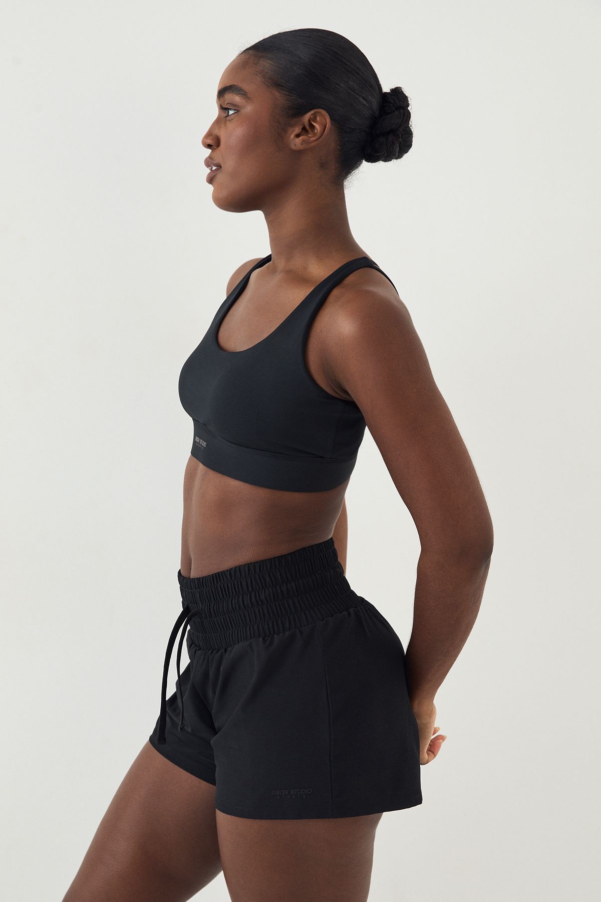 DSGN Studio DSGN Studio Ultra Sculpt Cross Back Sports Bra Black image 3