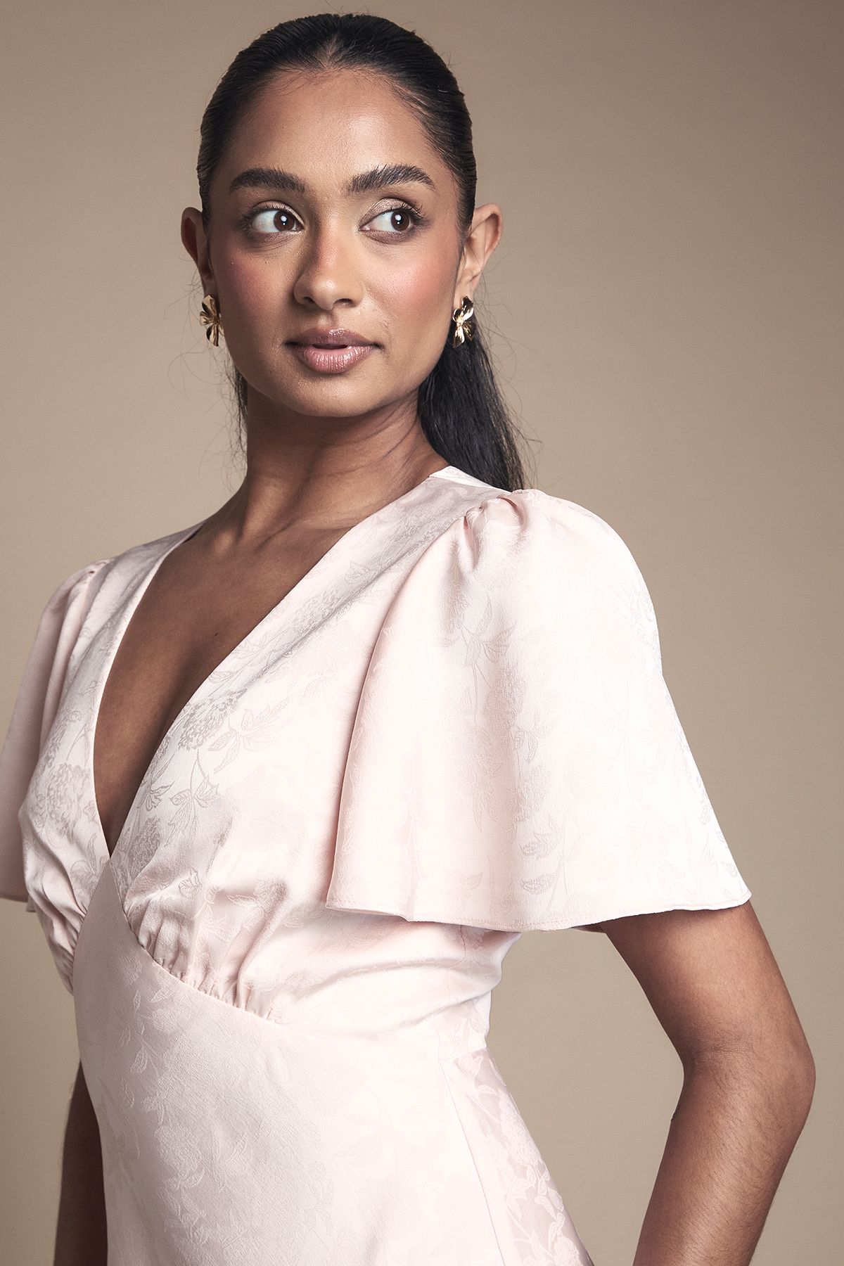 Oasis Angel Sleeve Satin Jacquard Bridesmaid Maxi Dress Blush image 4