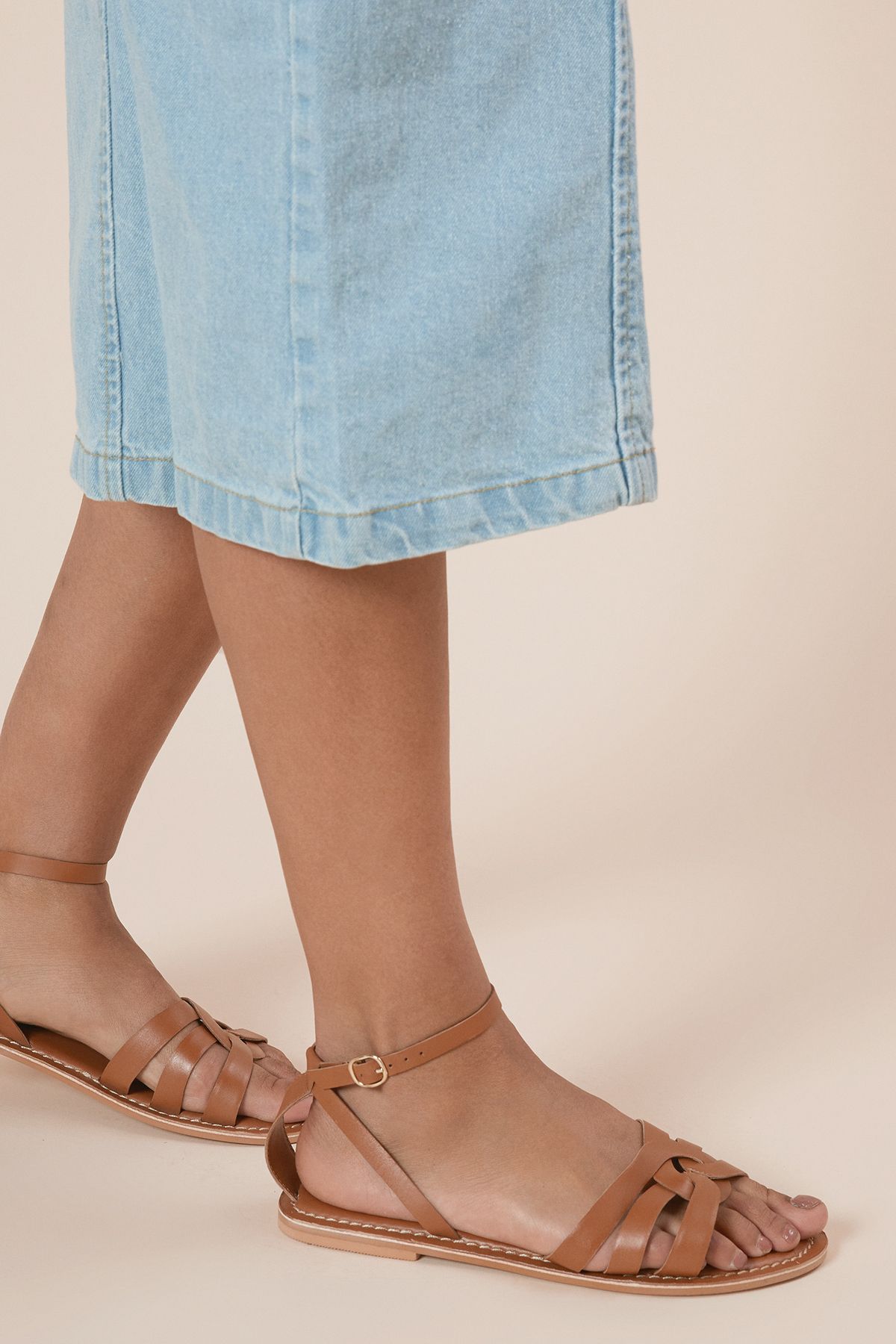 Dorothy Perkins Wide Fit Jaleesa Real Leather Woven Flat Sandals Tan image 3