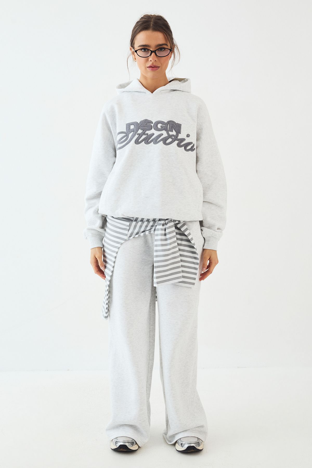 DSGN Studio DSGN Studio Towelling Applique Oversized Hoodie Ash Grey image 5