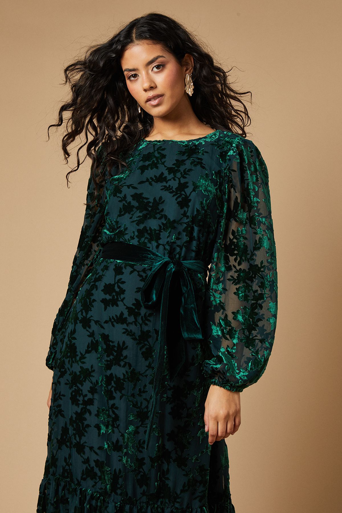 Oasis Petite Velvet Contrast Belted Maxi Dress Green image 2