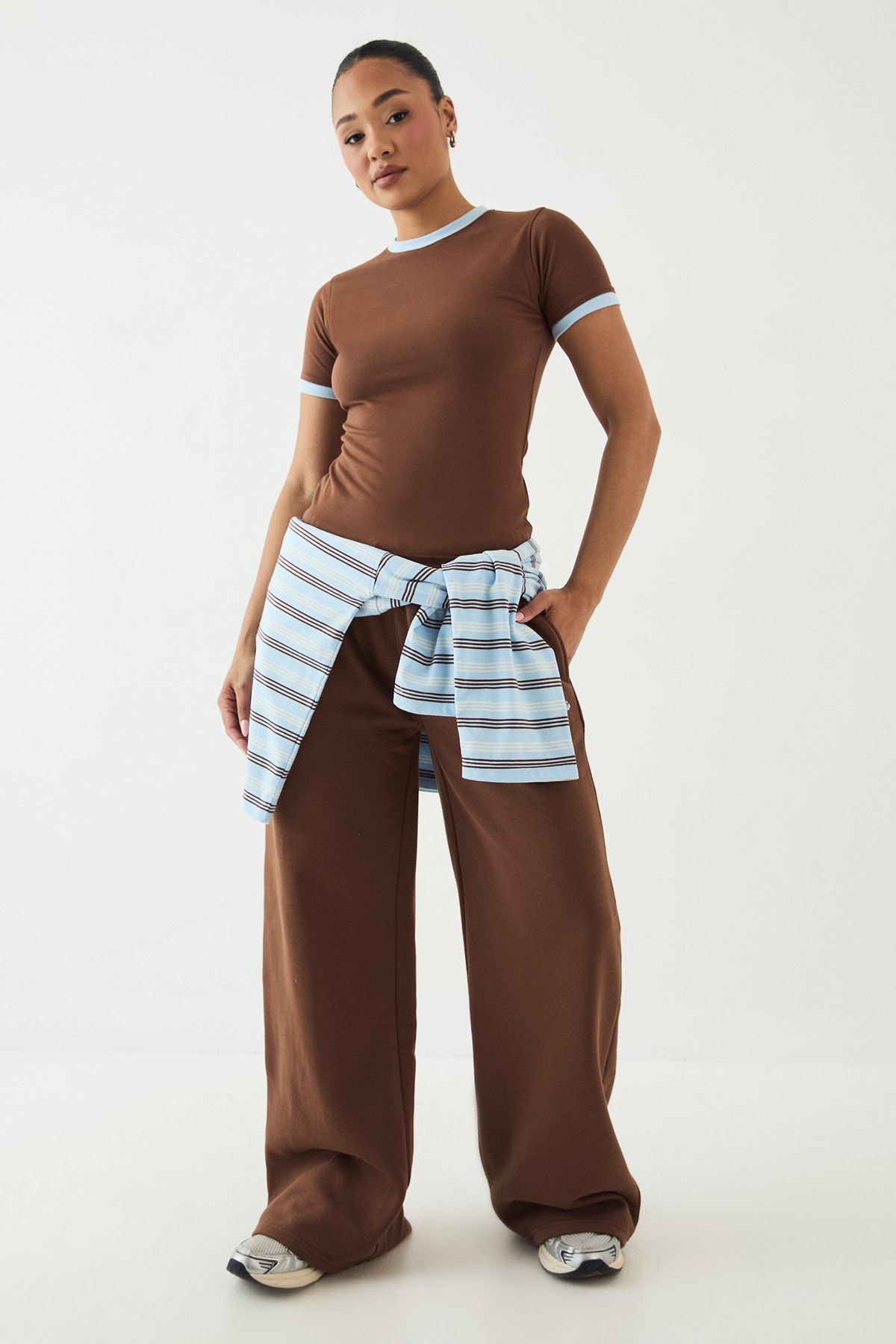 DSGN Studio DSGN Studio Contrast Fitted T-Shirt Mocha image 3