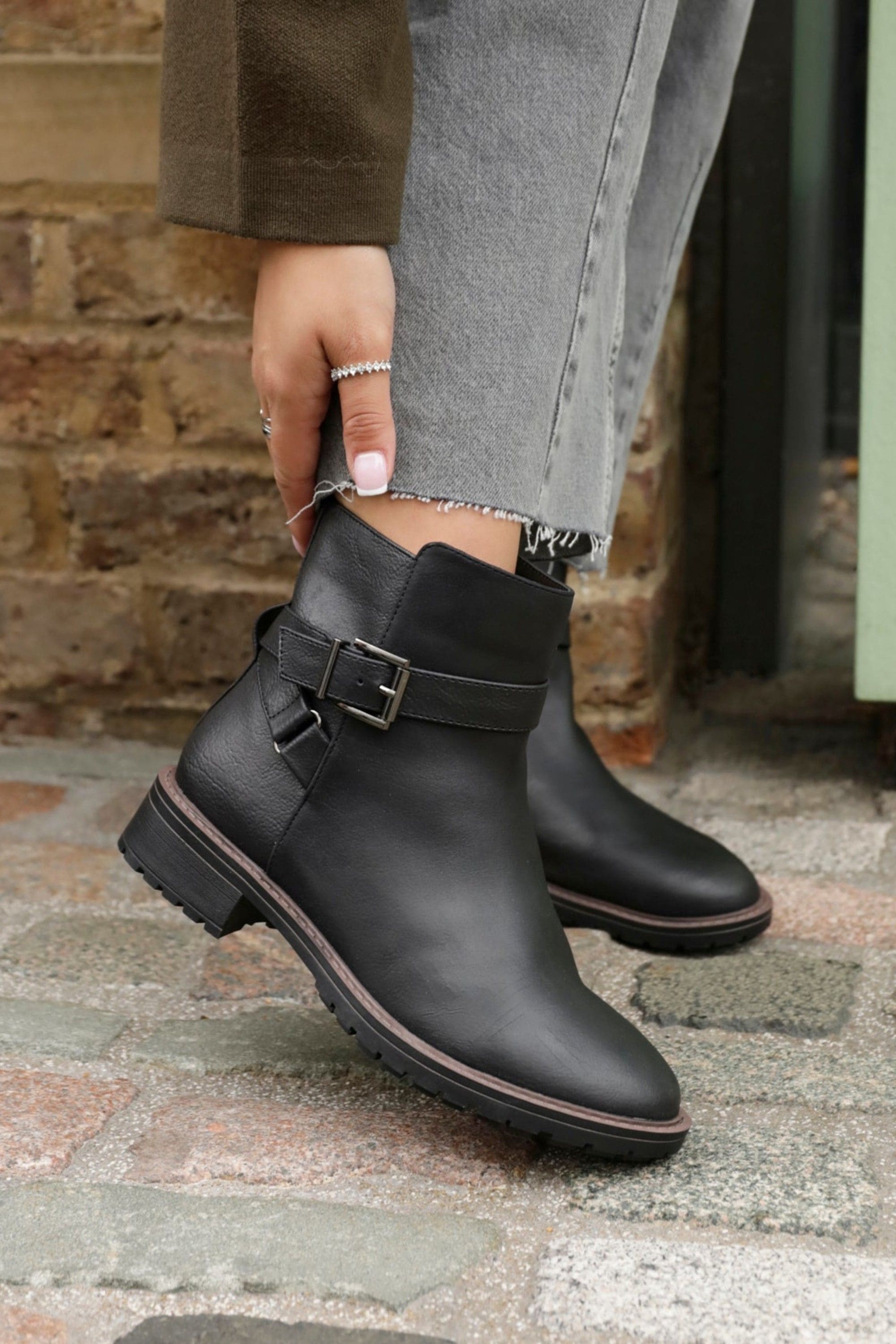 Linzi Edie Wide Fit Black Nubuck Ankle Boot image 2