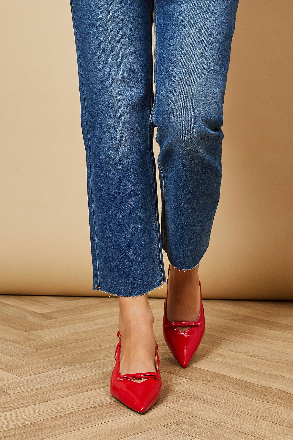 Oasis Oceane Faux Patent Leather Bow Detail Pointed Kitten Heel Slingback Shoes Red image 2