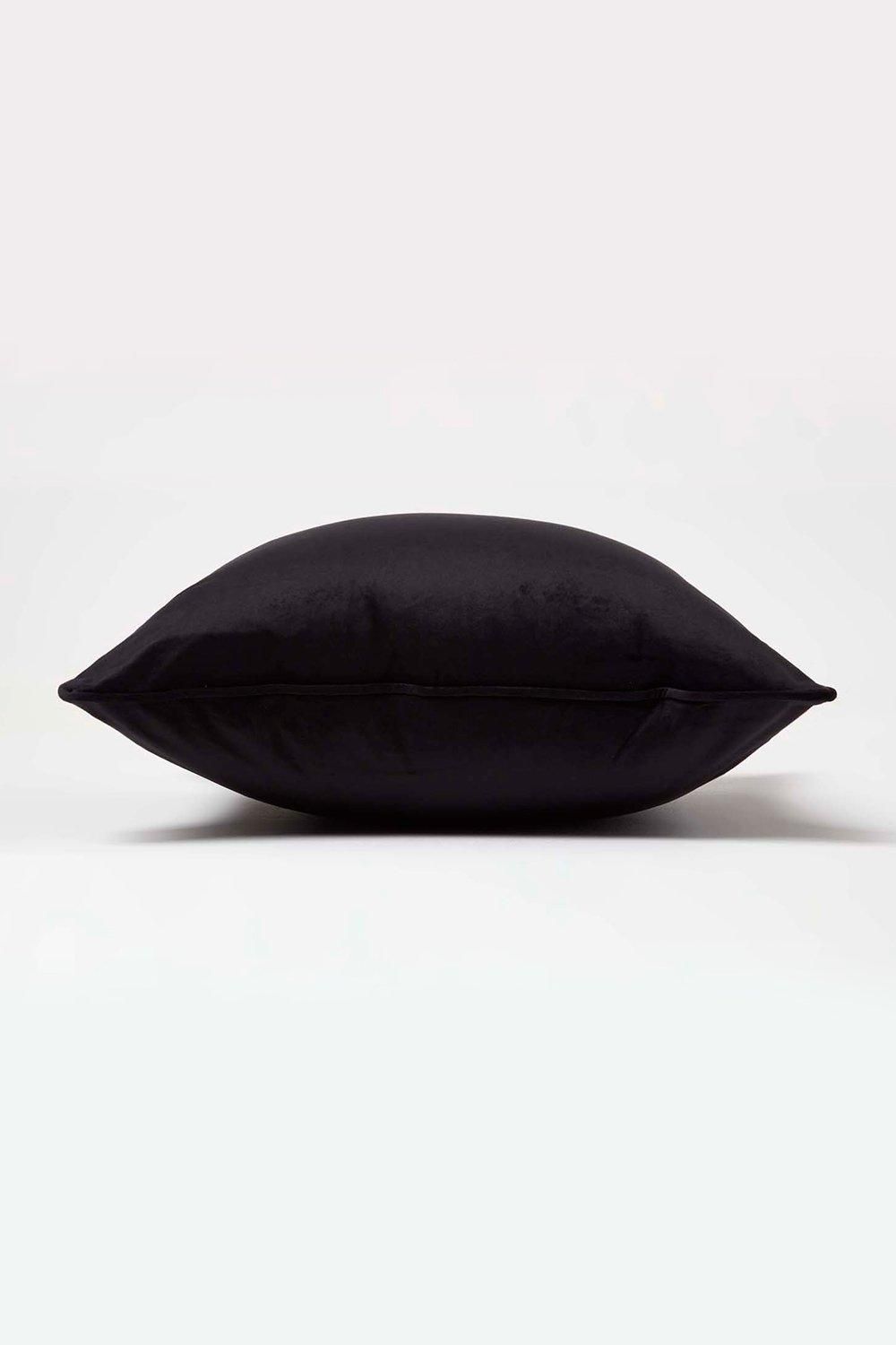 Homescapes Filled Velvet Cushion with Piped Edge 46 x 46 cm image 4