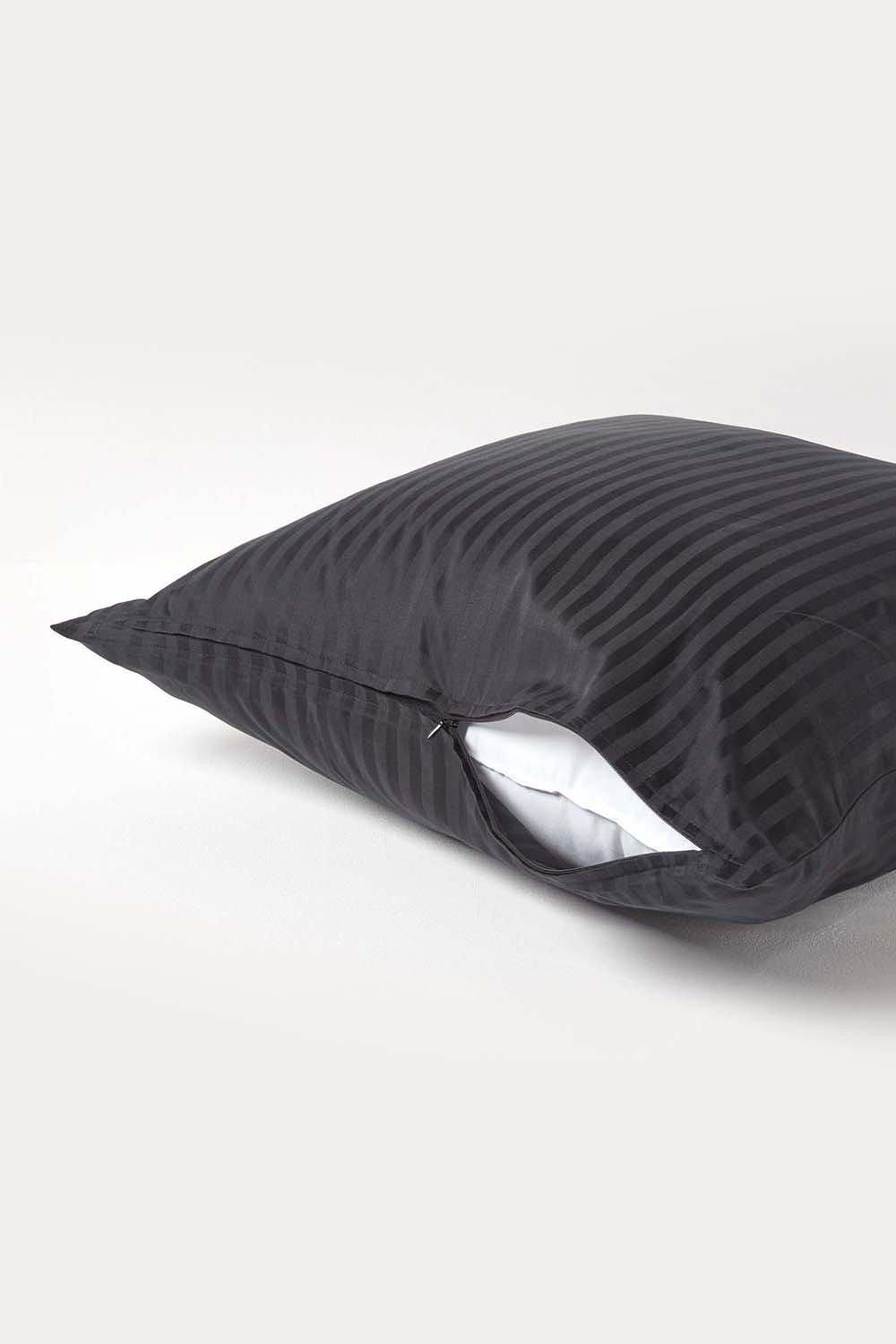 Homescapes Continental Pillowcase Egyptian Cotton 330 TC, 60 x 60 cm image 3