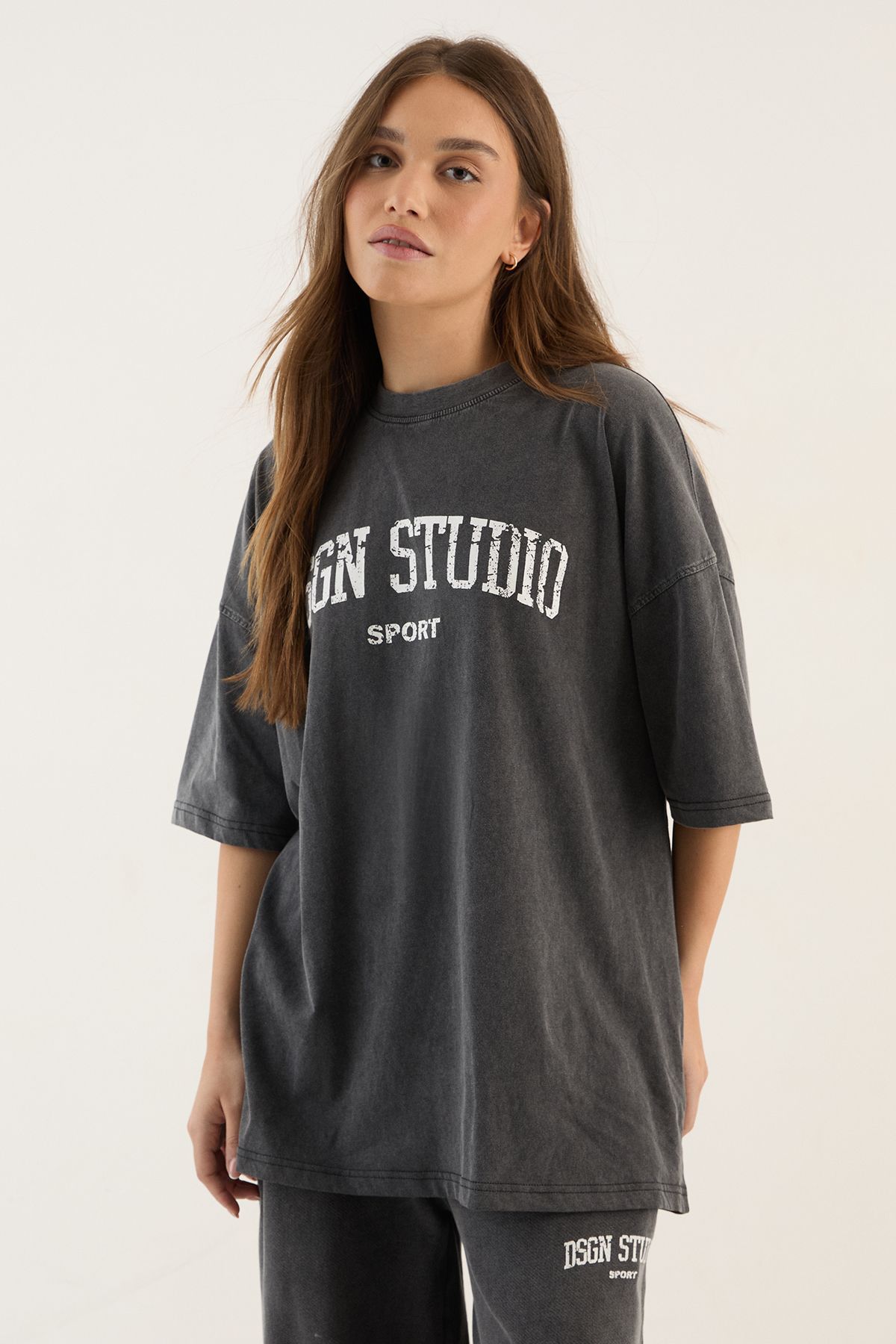 DSGN Studio DSGN Studio Collegiate Printed Oversized T-Shirt Charcoal
