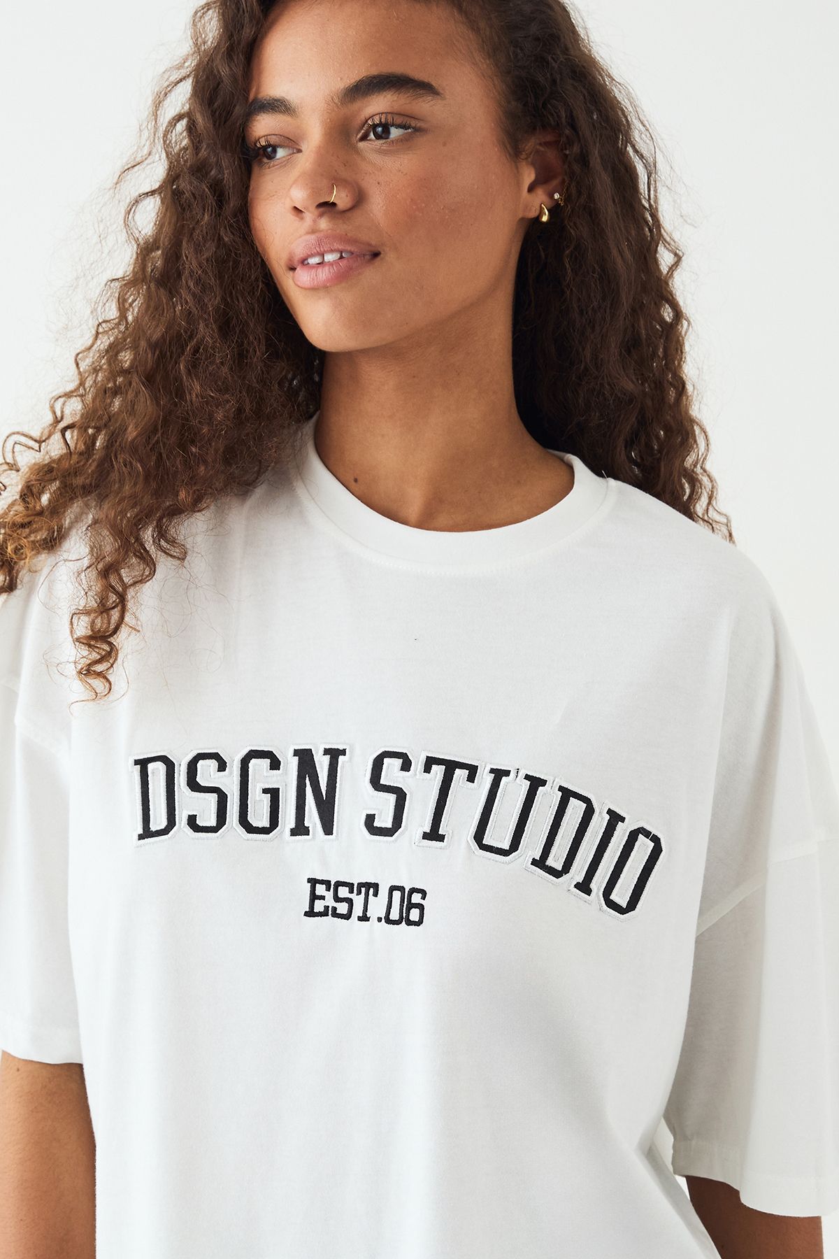 DSGN Studio DSGN Studio Applique Oversized T-shirt White image 4