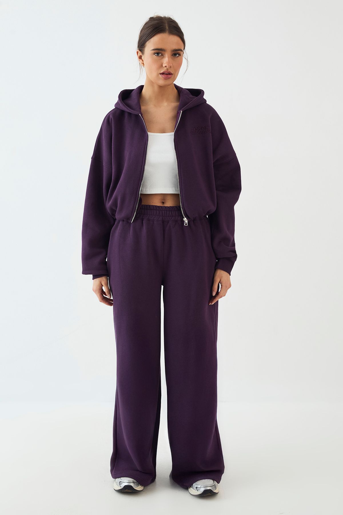 DSGN Studio DSGN Studio Towelling Applique Straight Leg Jogger Aubergine image 5