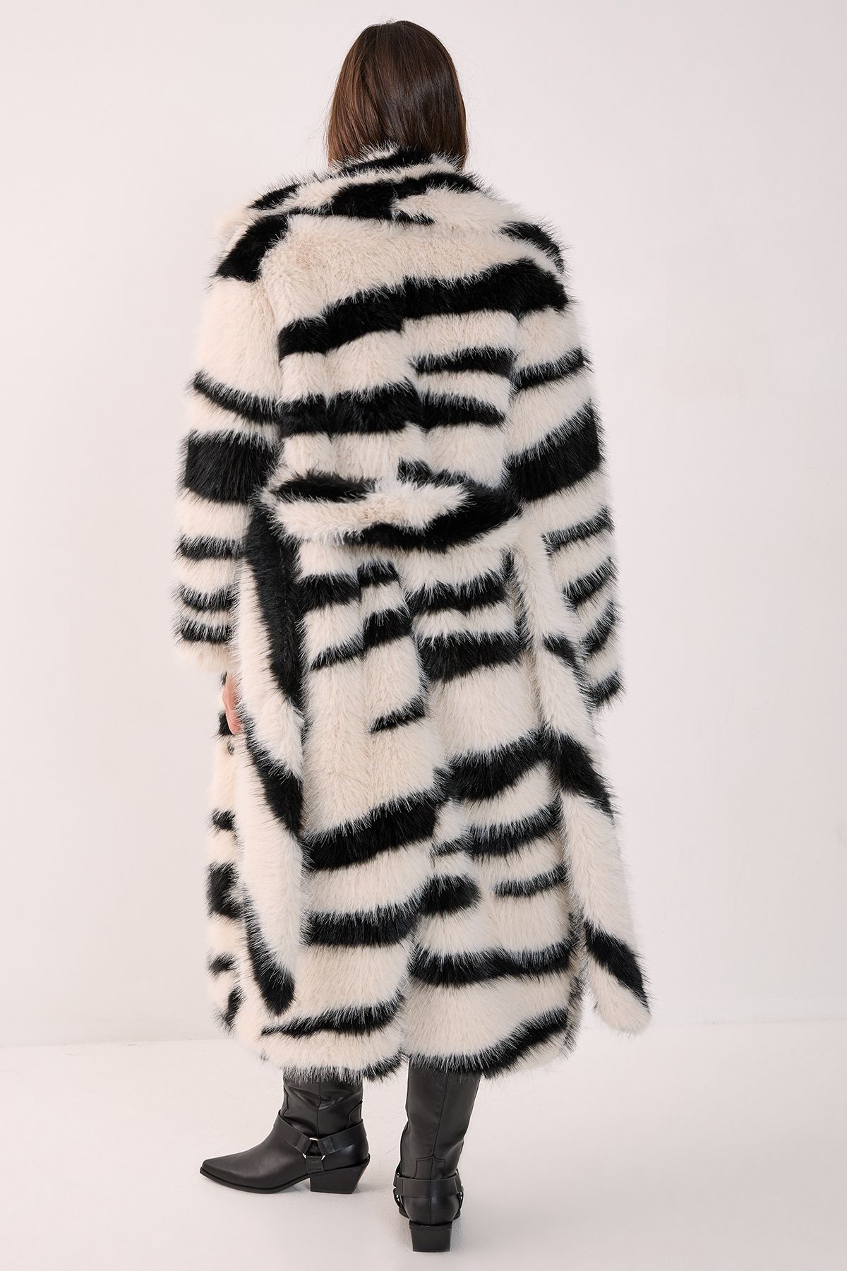 NastyGal Zebra Print Faux Fur Collared Longline Coat Mono image 4