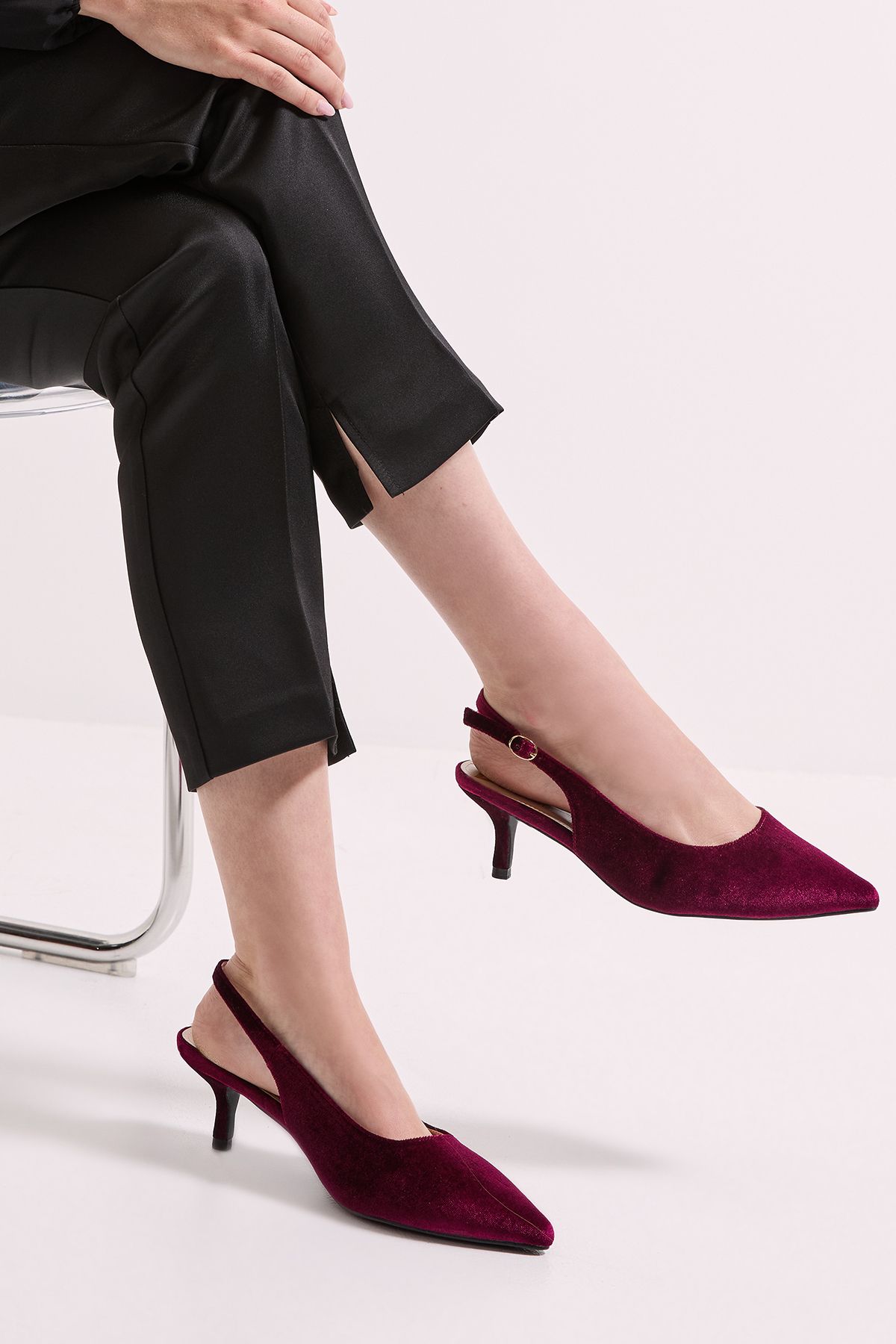 Dorothy Perkins Wide Fit Dova Velvet Slingback Kitten Heel Court Shoes Dark Red image 2