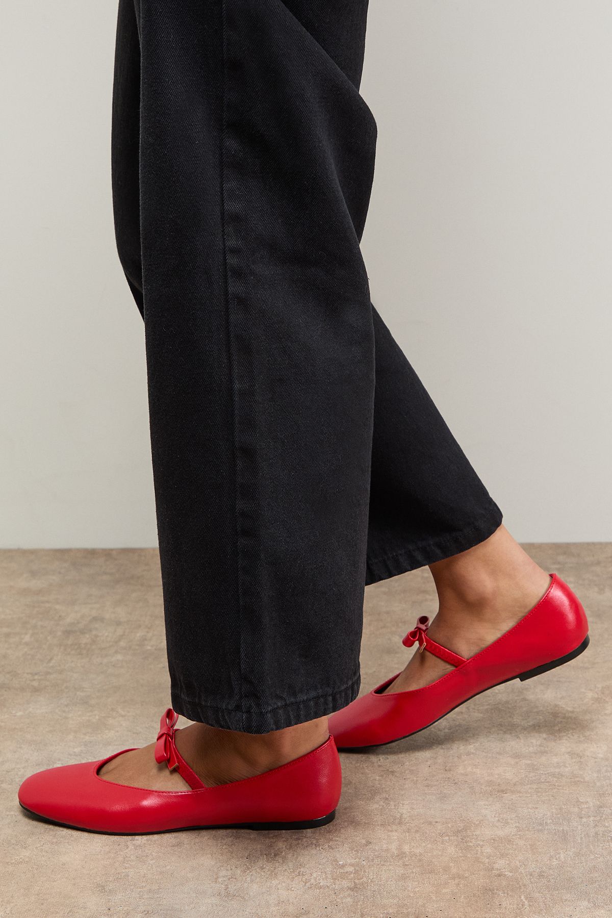 Oasis Pippin Bow Detail Mary Jane Ballet Pumps Red image 1