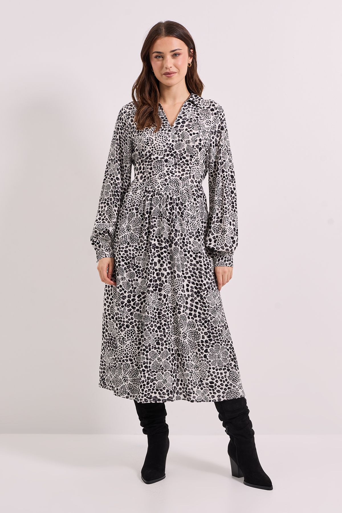 Dorothy Perkins Seam Detail Collared Blouson Sleeve Printed Midi Dress Mono image 1