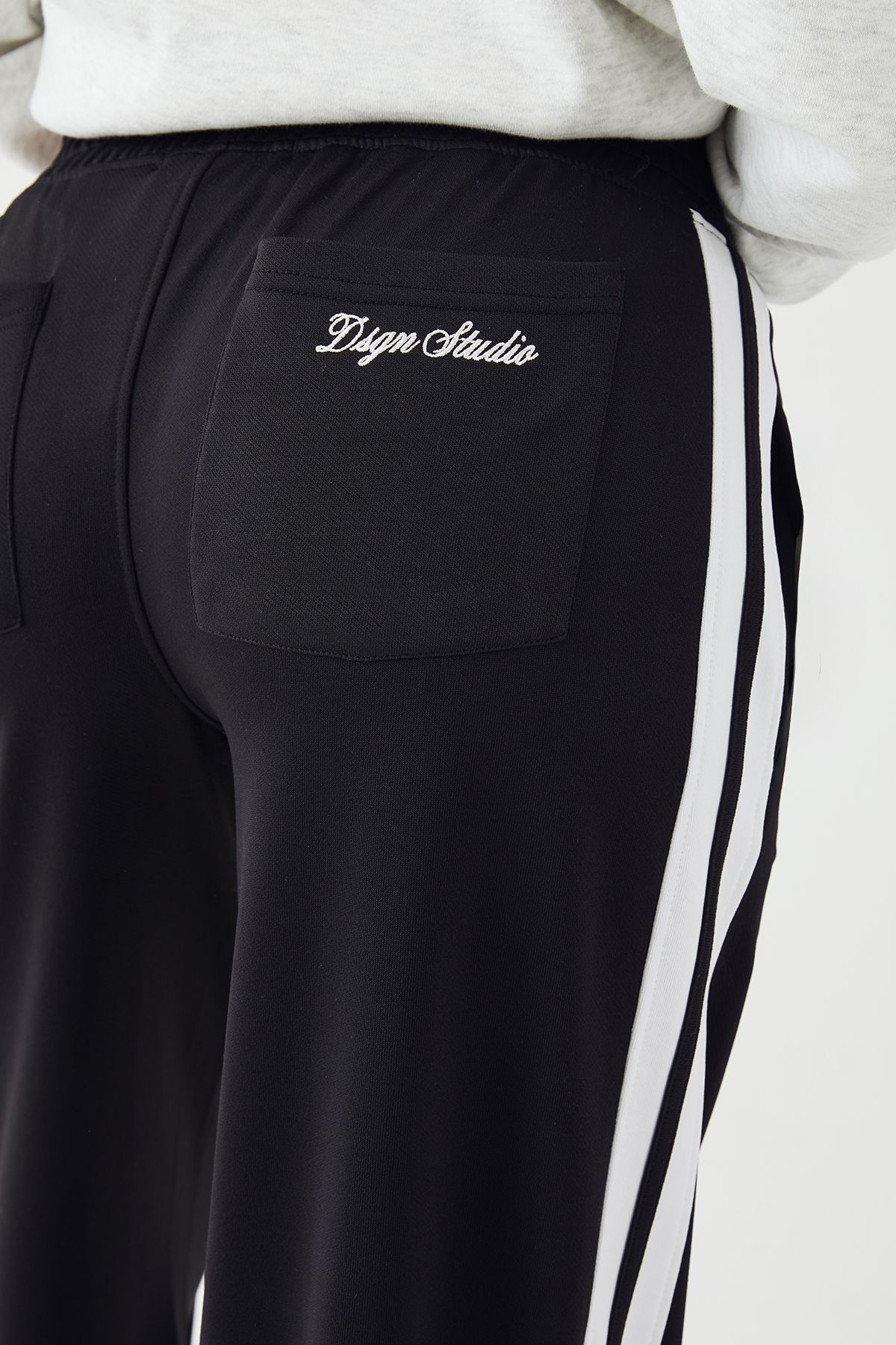 DSGN Studio DSGN Studio Tricot Side Stipe Straight Leg Jogger Black image 4