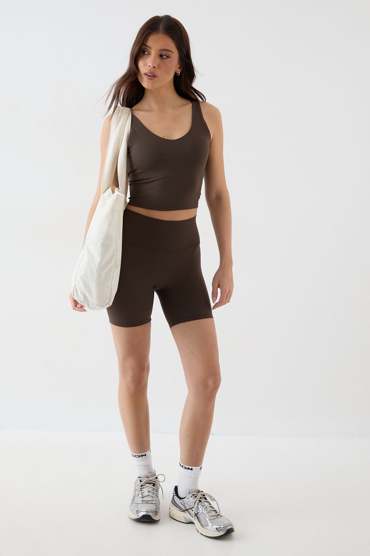 DSGN Studio DSGN Studio Ultra Sculpt Longline Plunge Sports Bra Espresso image 3