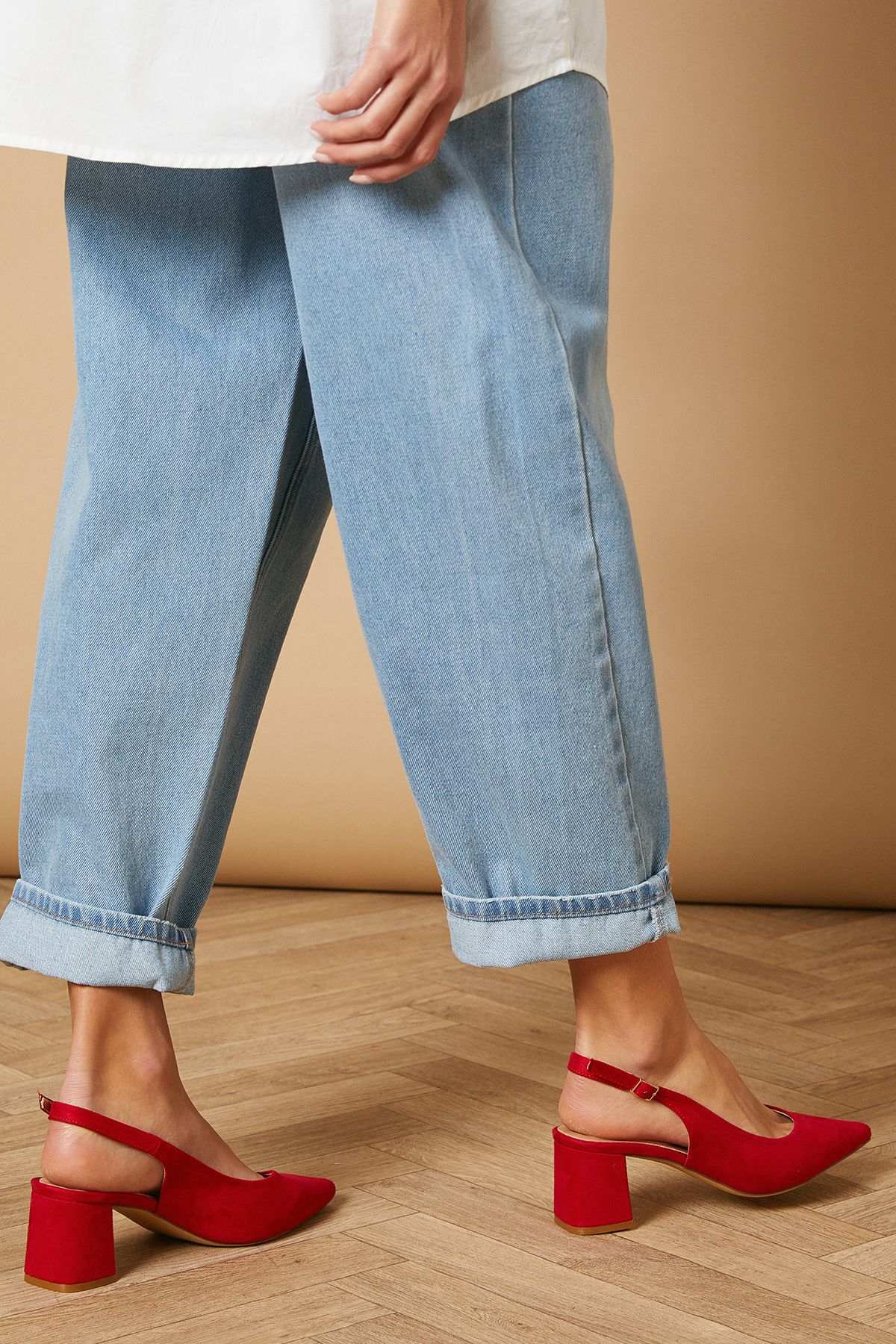 Oasis Enrya Faux Suede Slingback Low Block Heel Shoes Red image 4