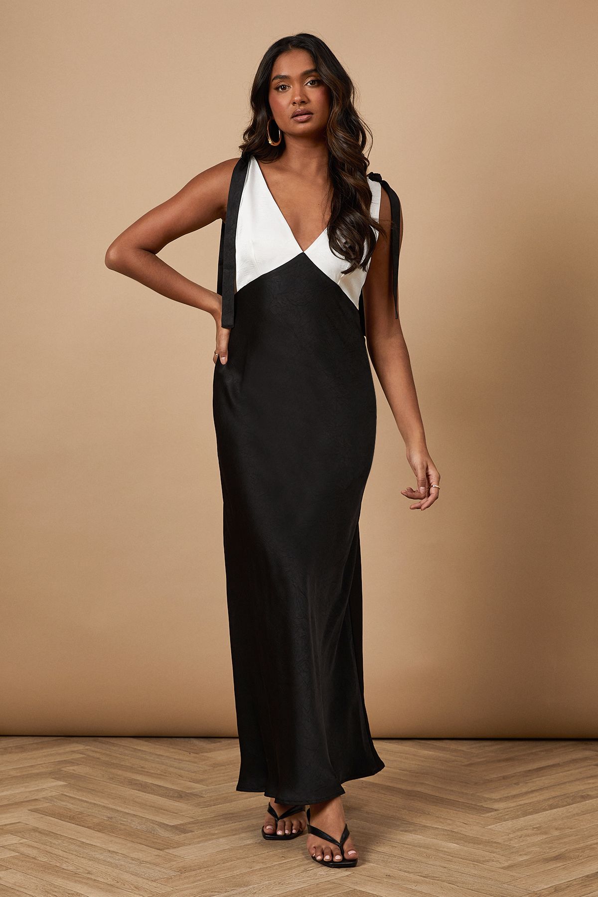 Oasis Contrast Piping Satin Maxi Dress Mono image 1