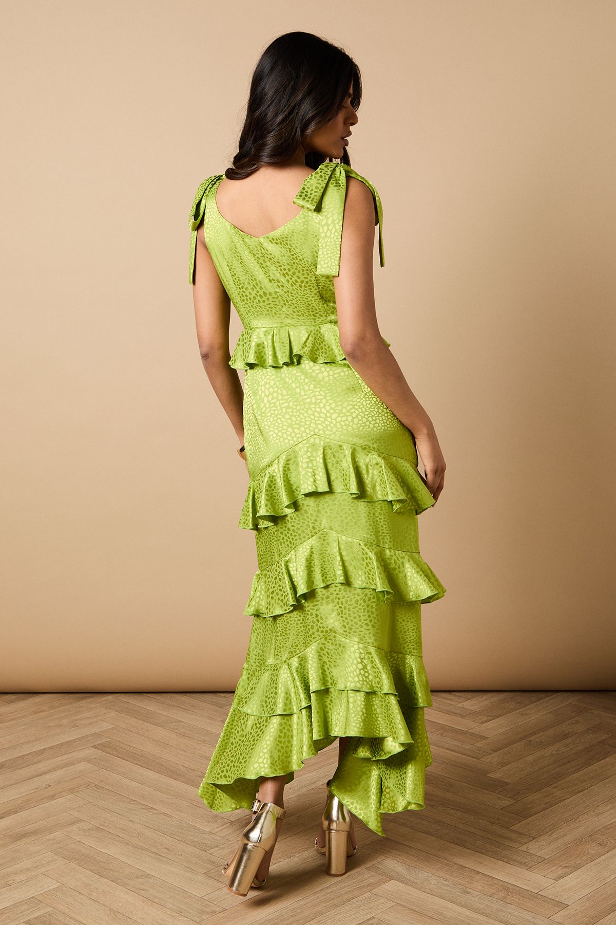 Oasis Petite Printed Satin Jacquard Tiered Midi Dress Chartreuse image 3