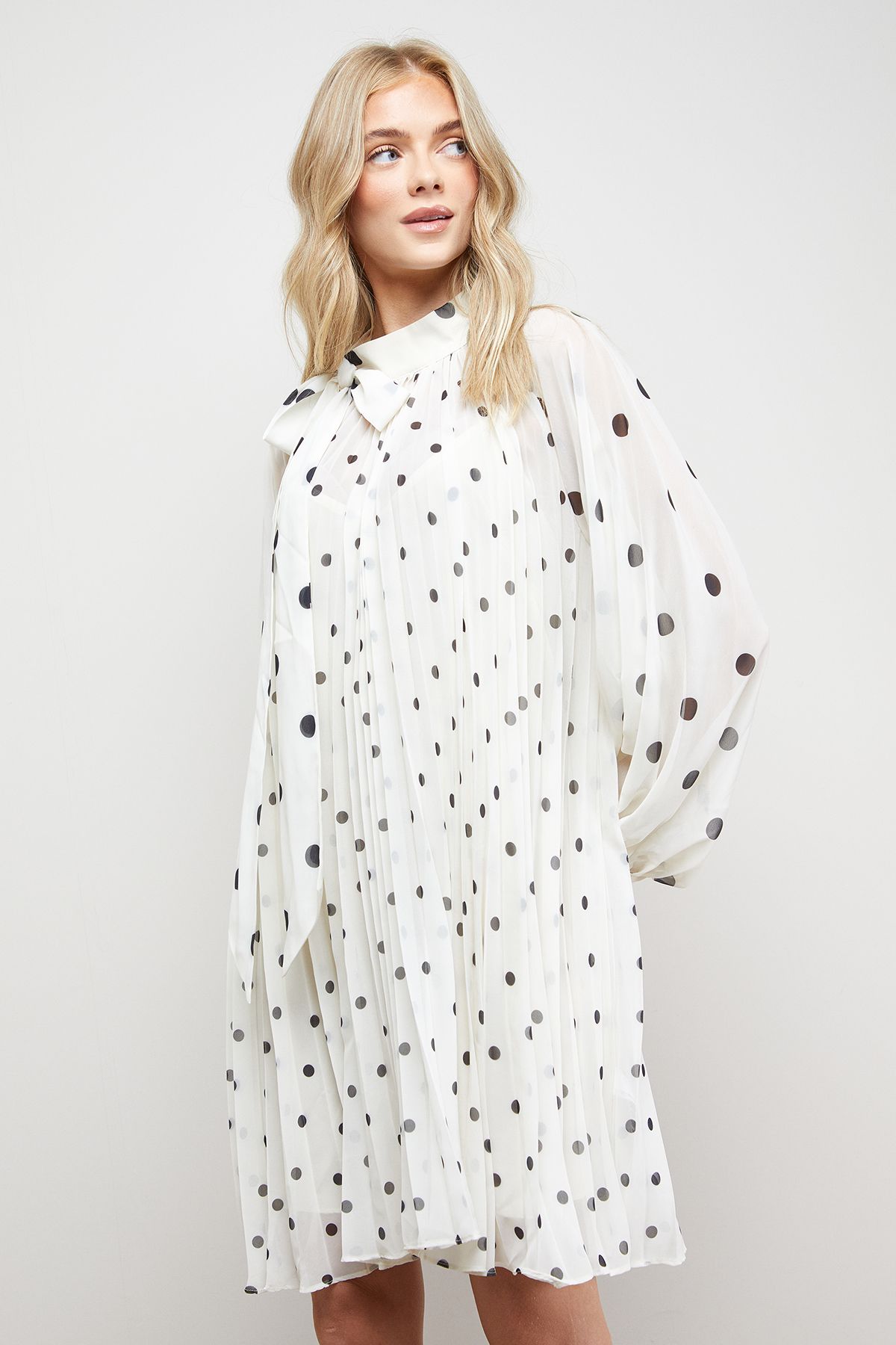 Oasis Printed Pleated Tie Neck Balloon Sleeve Mini Smock Dress Ivory image 2