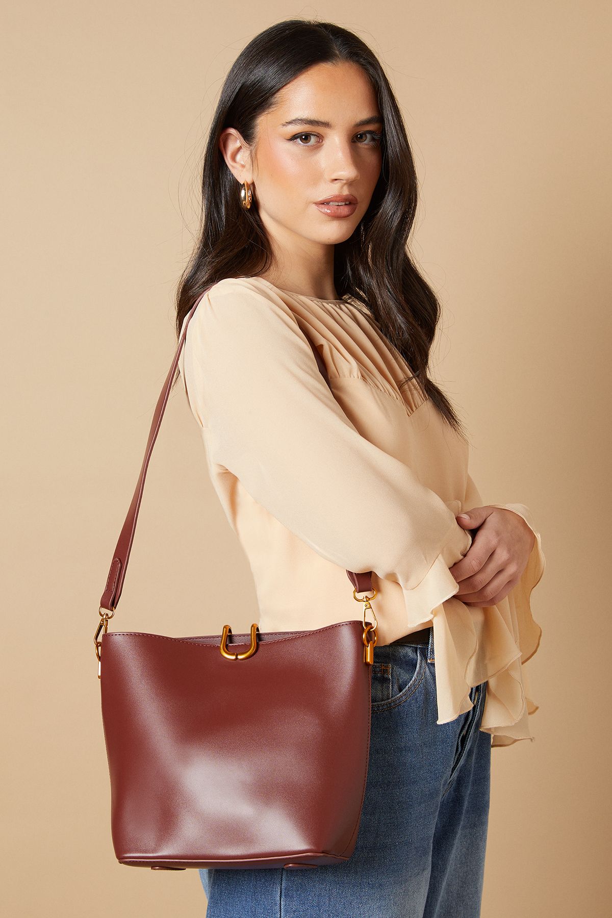 Oasis Jenny Hardware Detail Bucket Bag With Inside Pocket Oxblood image 2