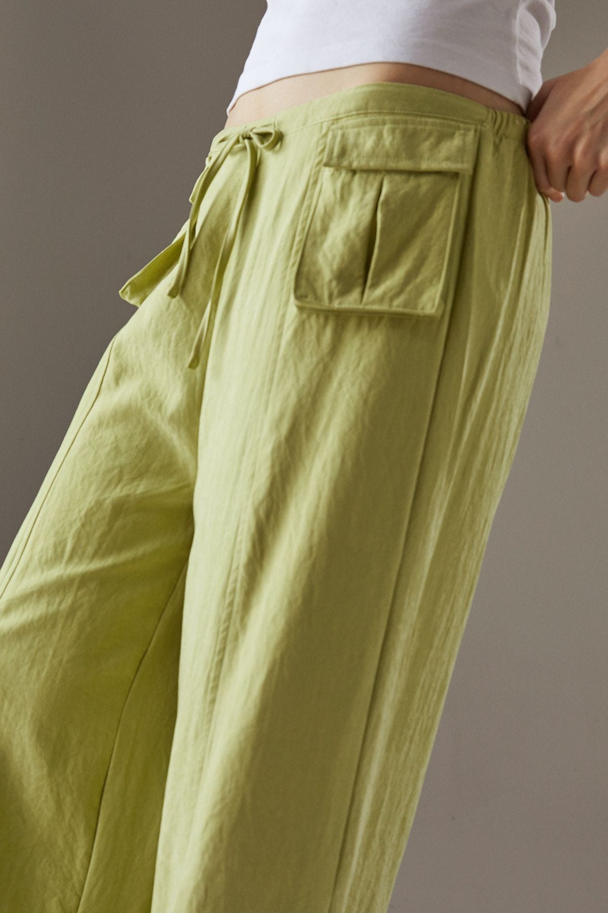 Warehouse Peach Satin Utility Pocket Wide Leg Trousers Apple Green image 4
