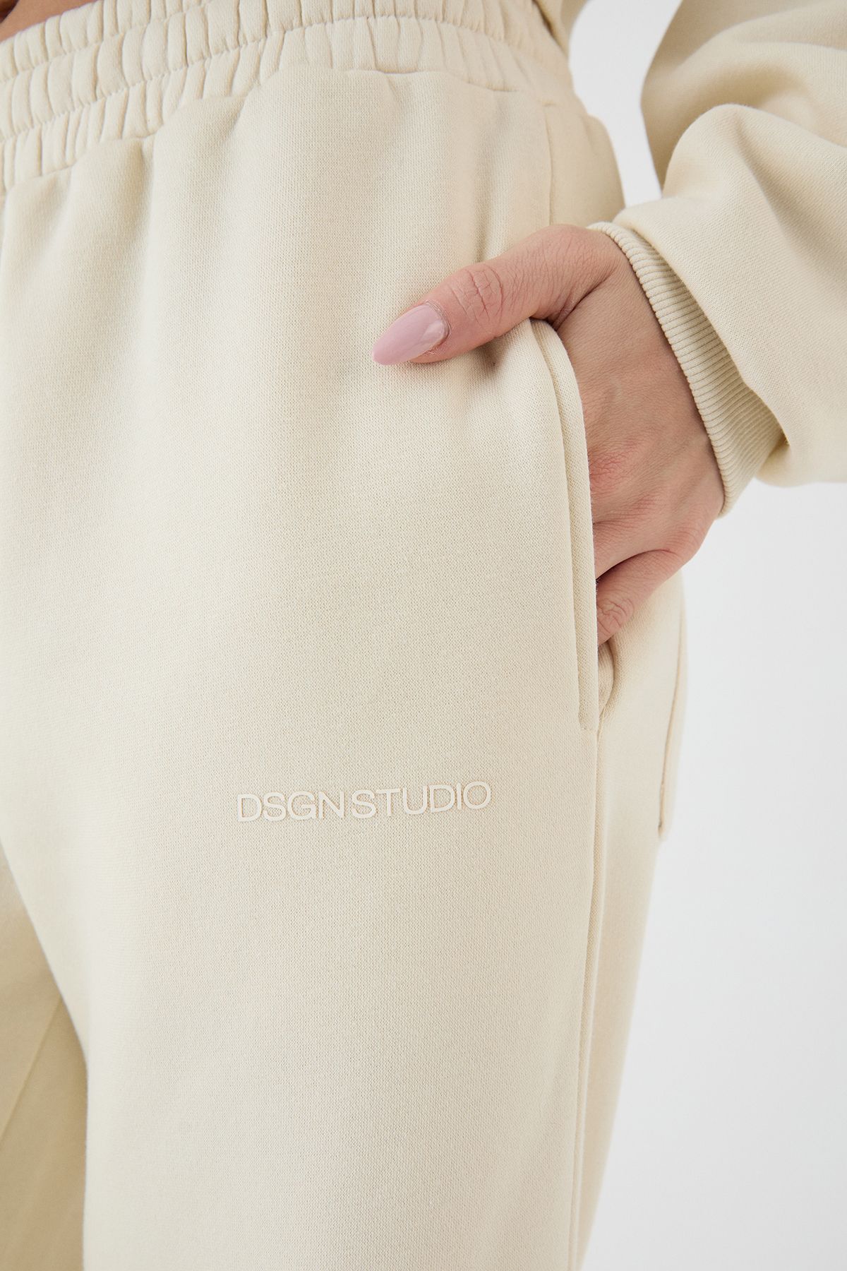 DSGN Studio DSGN Studio Straight Leg Jogger Cream image 4