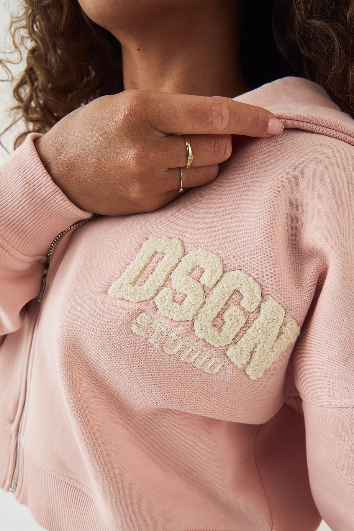 DSGN Studio DSGN Studio Towelling Applique Boxy Crop Zip Through Hoodie Light Pink image 4