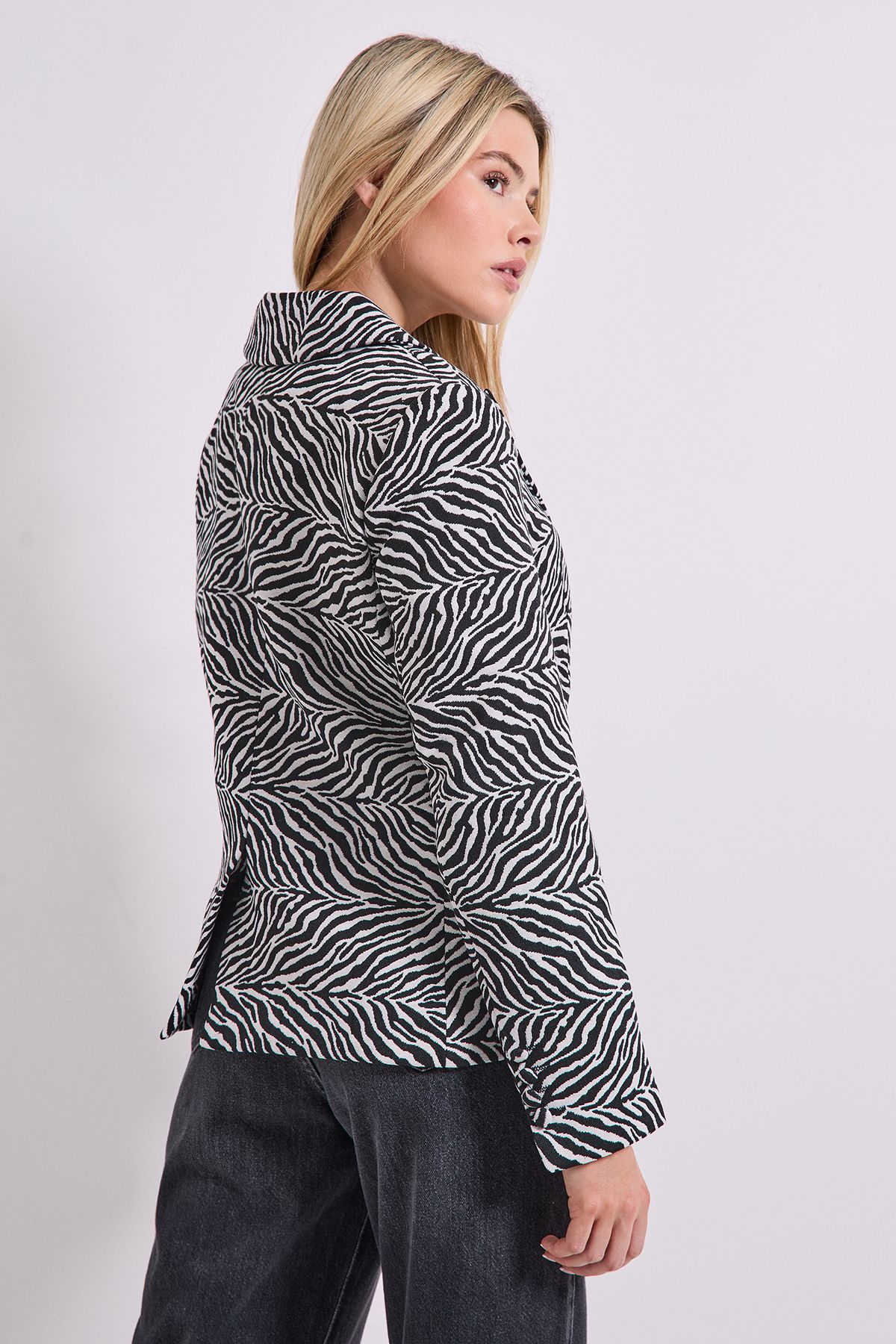 Dorothy Perkins Zebra printed Double Breasted Blazer Zebra image 3