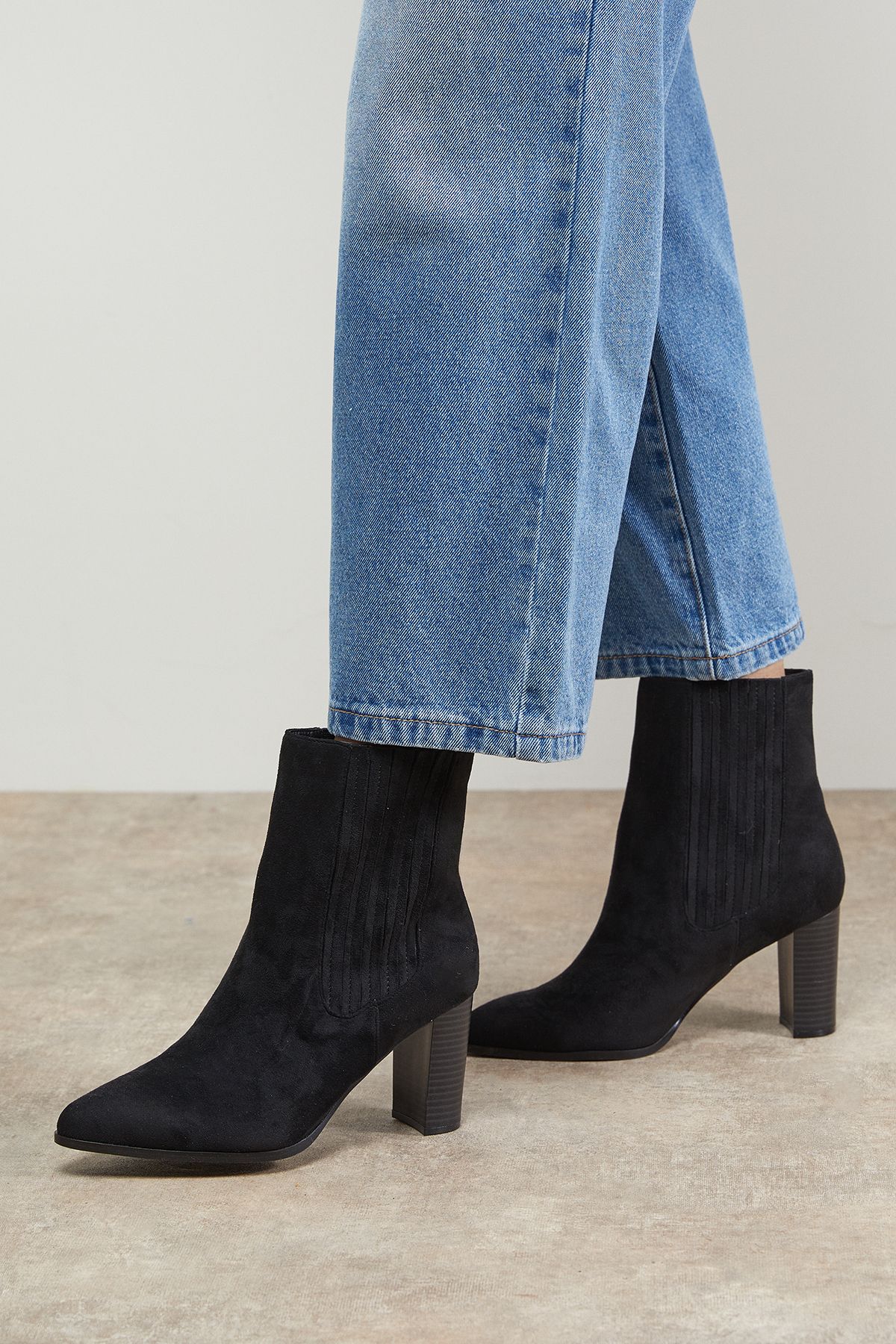 Oasis Wide Fit Maria Faux Suede High Block Heel Pointed Chelsea Ankle Boots Natural Black