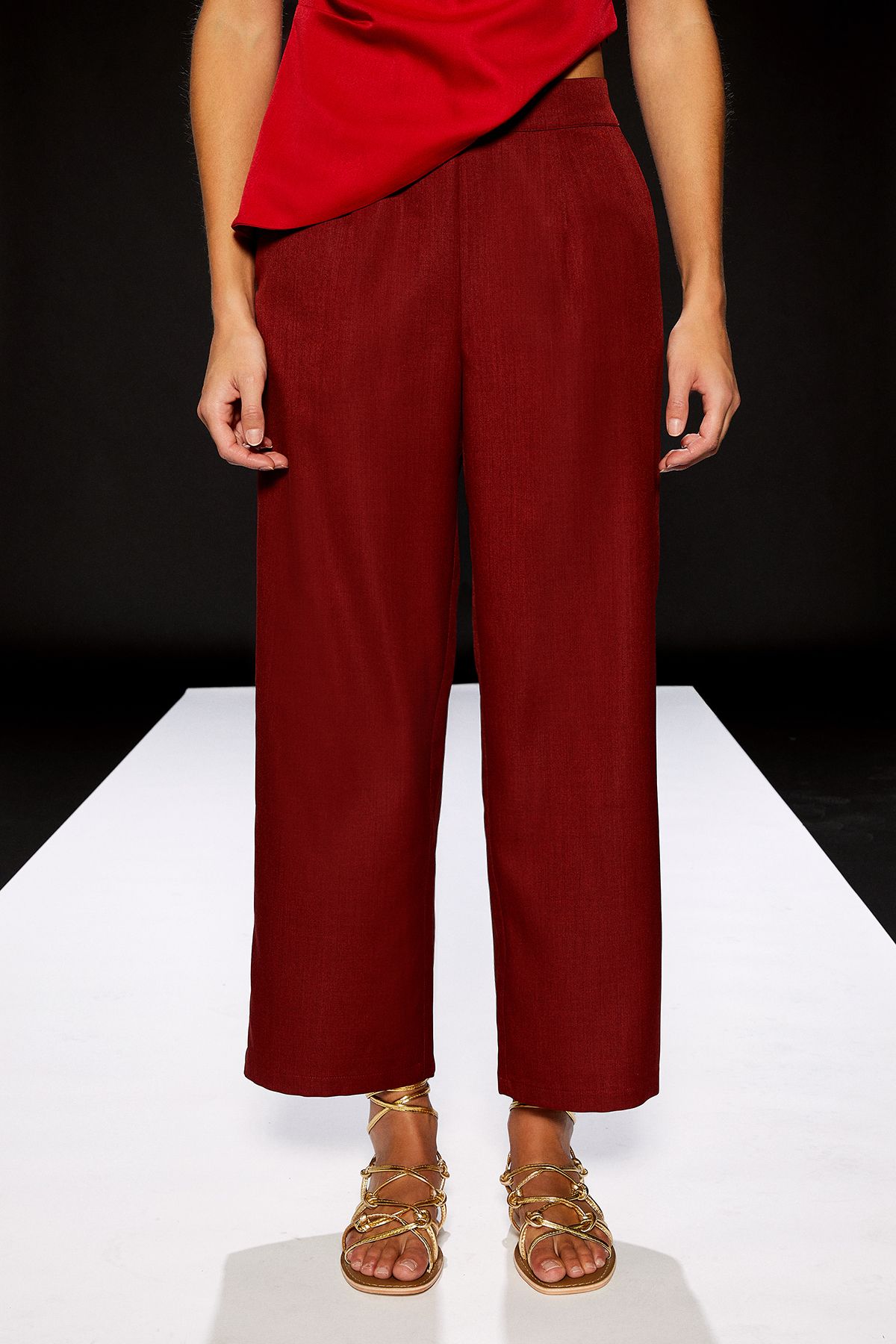 RUNWAY 1.8.1.8 Runway 1.8.1.8 Cropped Trouser Burgundy image 2