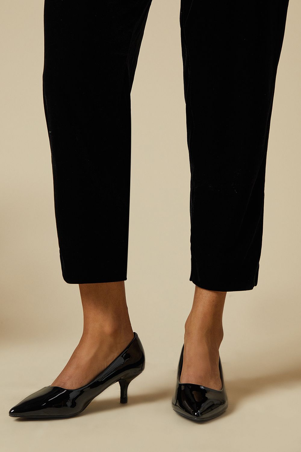 Dorothy Perkins Wide Fit Dove Kitten Heel Court Shoes True Black image 2