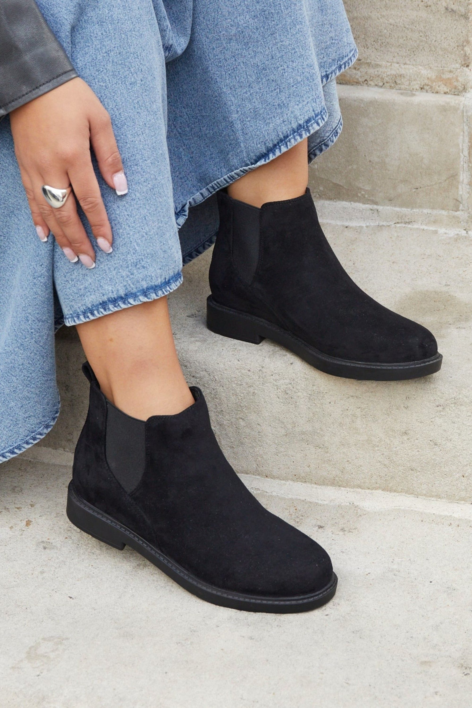 Linzi Fauna Wide Fit Black Faux Suede Classic Chelsea Boot image 2