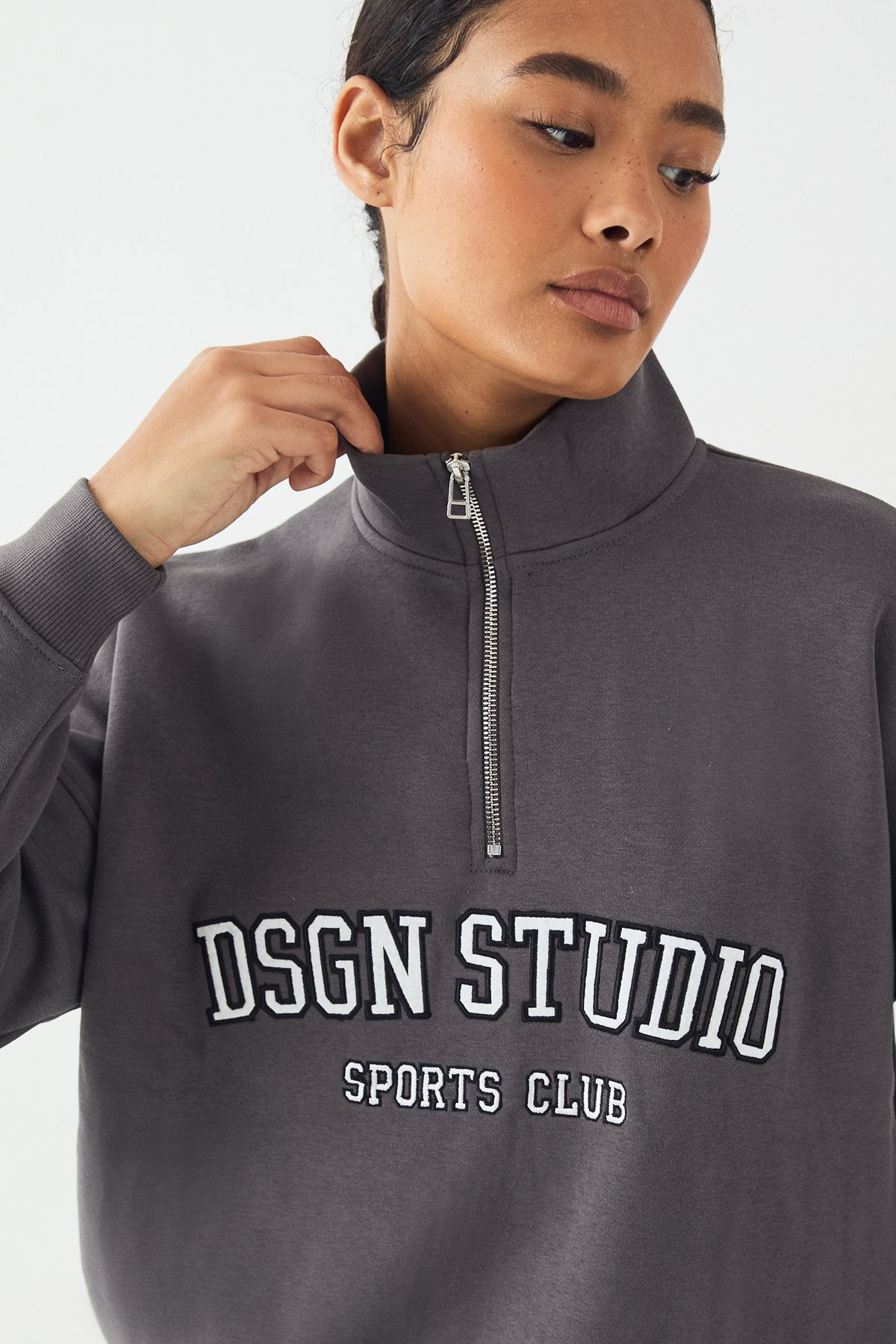 DSGN Studio DSGN Studio Applique Oversized Half Zip Sweatshirt Charcoal image 4