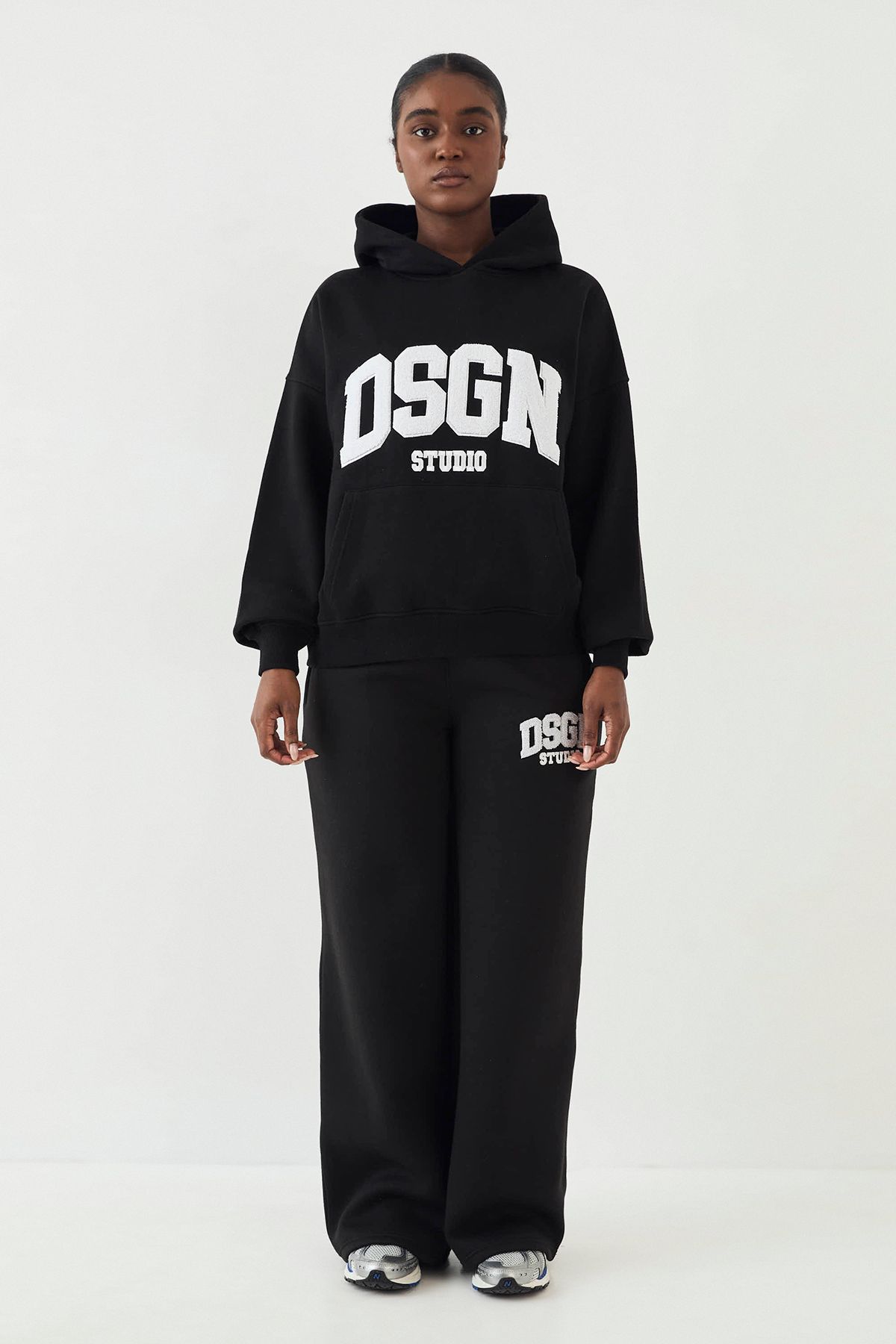 DSGN Studio DSGN Studio Towelling Applique Straight Leg Jogger Black image 5
