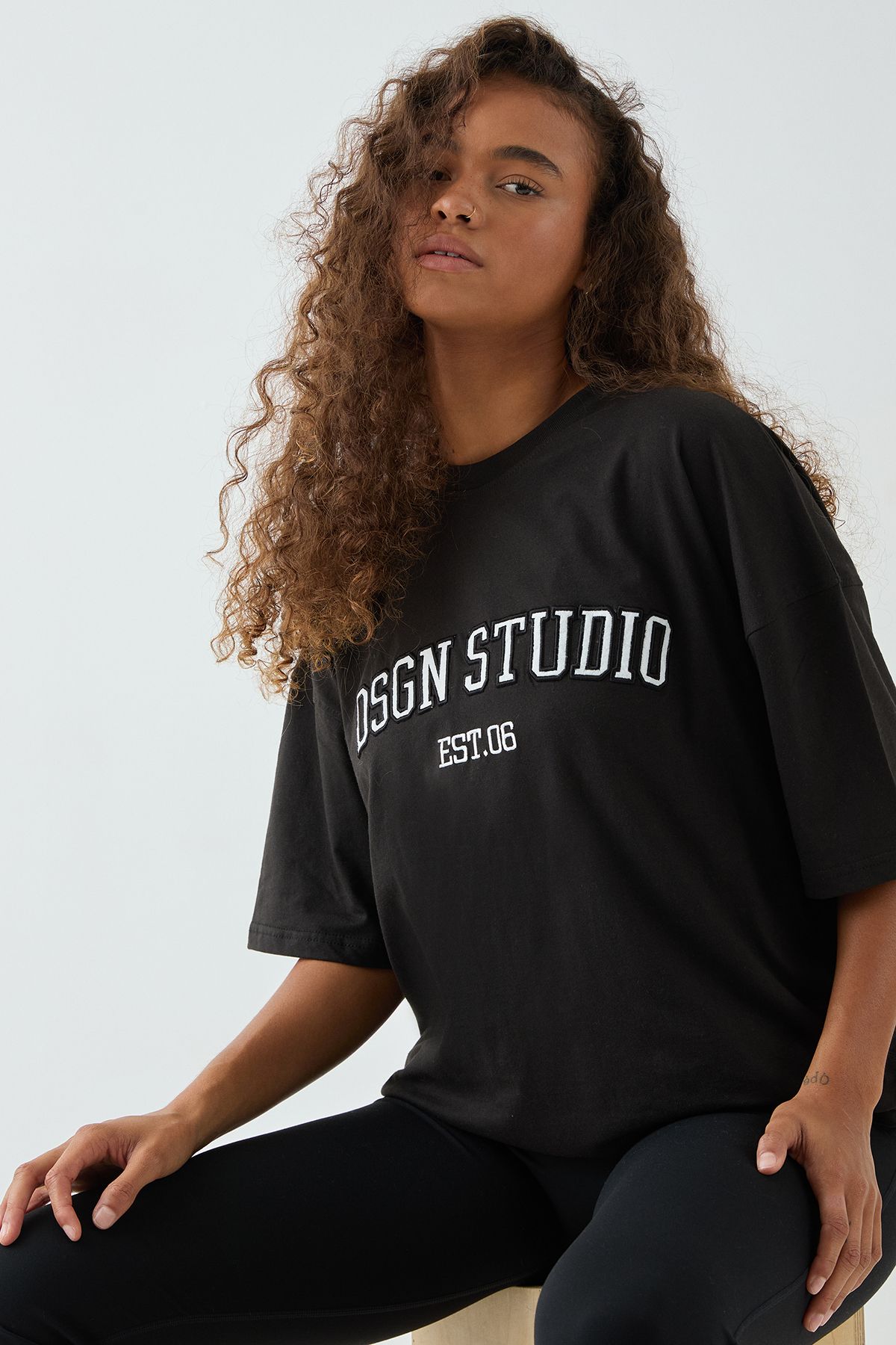 DSGN Studio DSGN Studio Applique Oversized T-shirt Black image 3