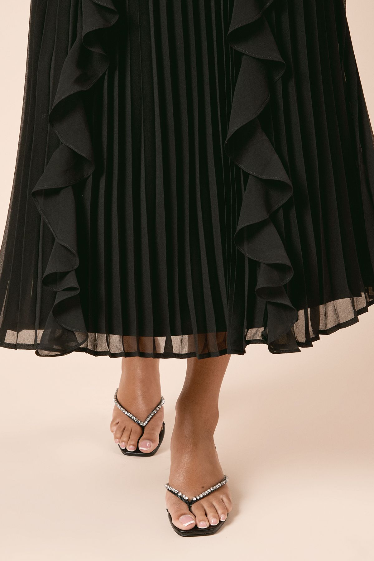 Dorothy Perkins Ollie Faux Leather Diamante Toe Post Kitten Heeled Sandals Black image 2