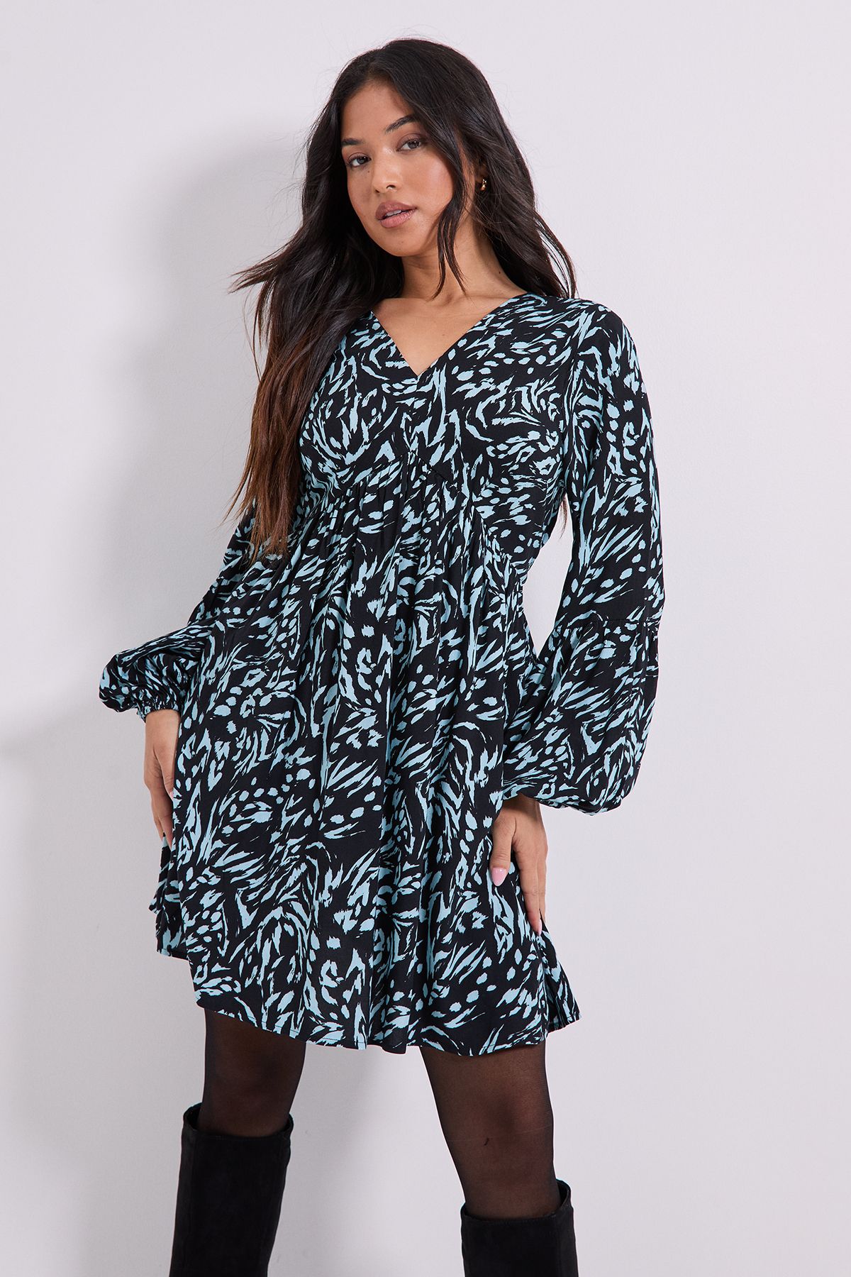 Dorothy Perkins Petite V Neck Smock Blouson Sleeve Printed Mini Dress Blue image 2