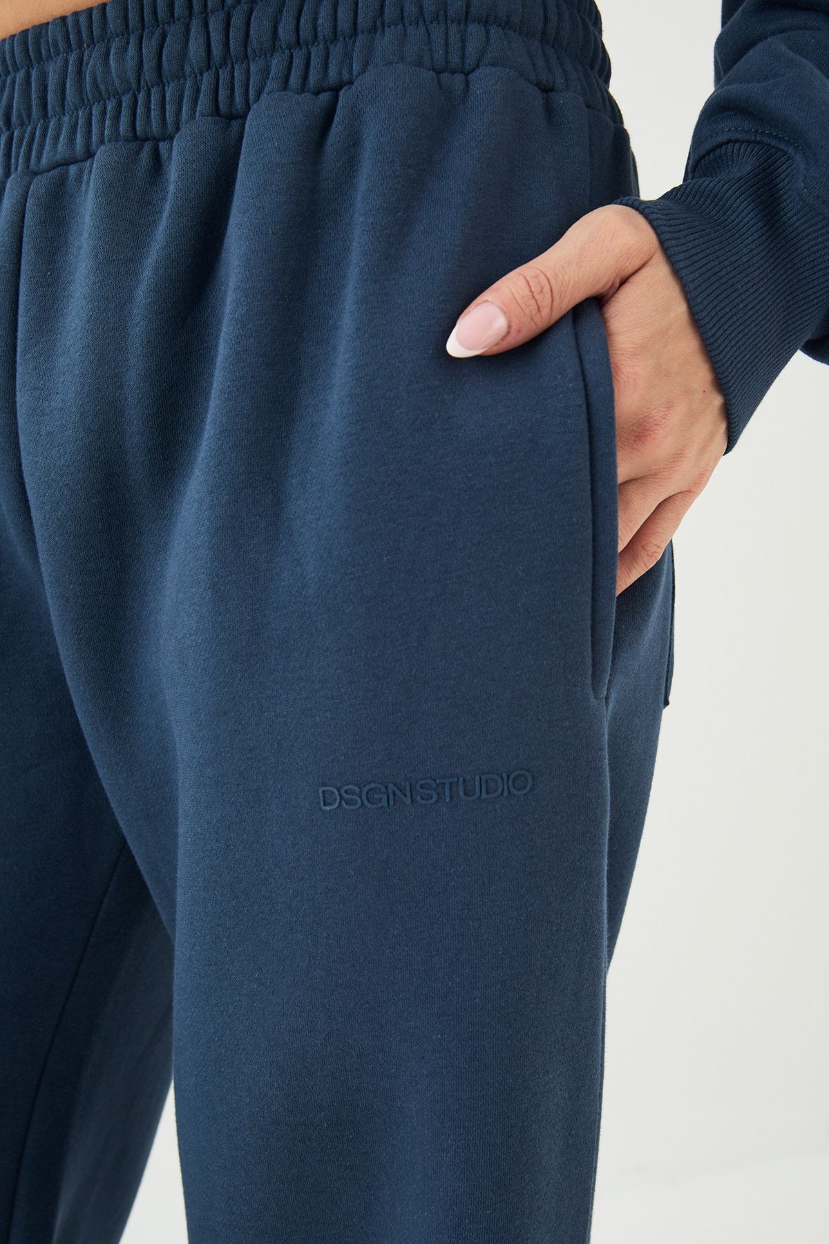 DSGN Studio DSGN Studio Straight Leg Jogger Indigo image 4