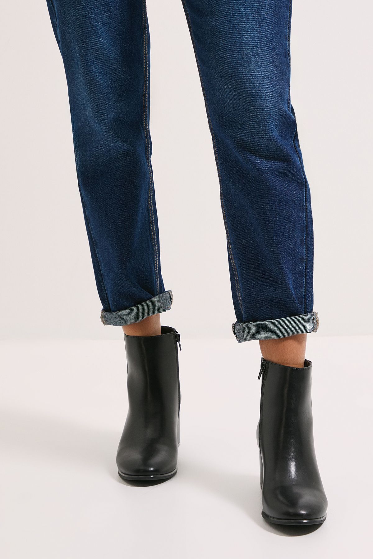 Dorothy Perkins Wide Fit Morgan Round Toe Medium Block Heel Ankle Boots Black image 4