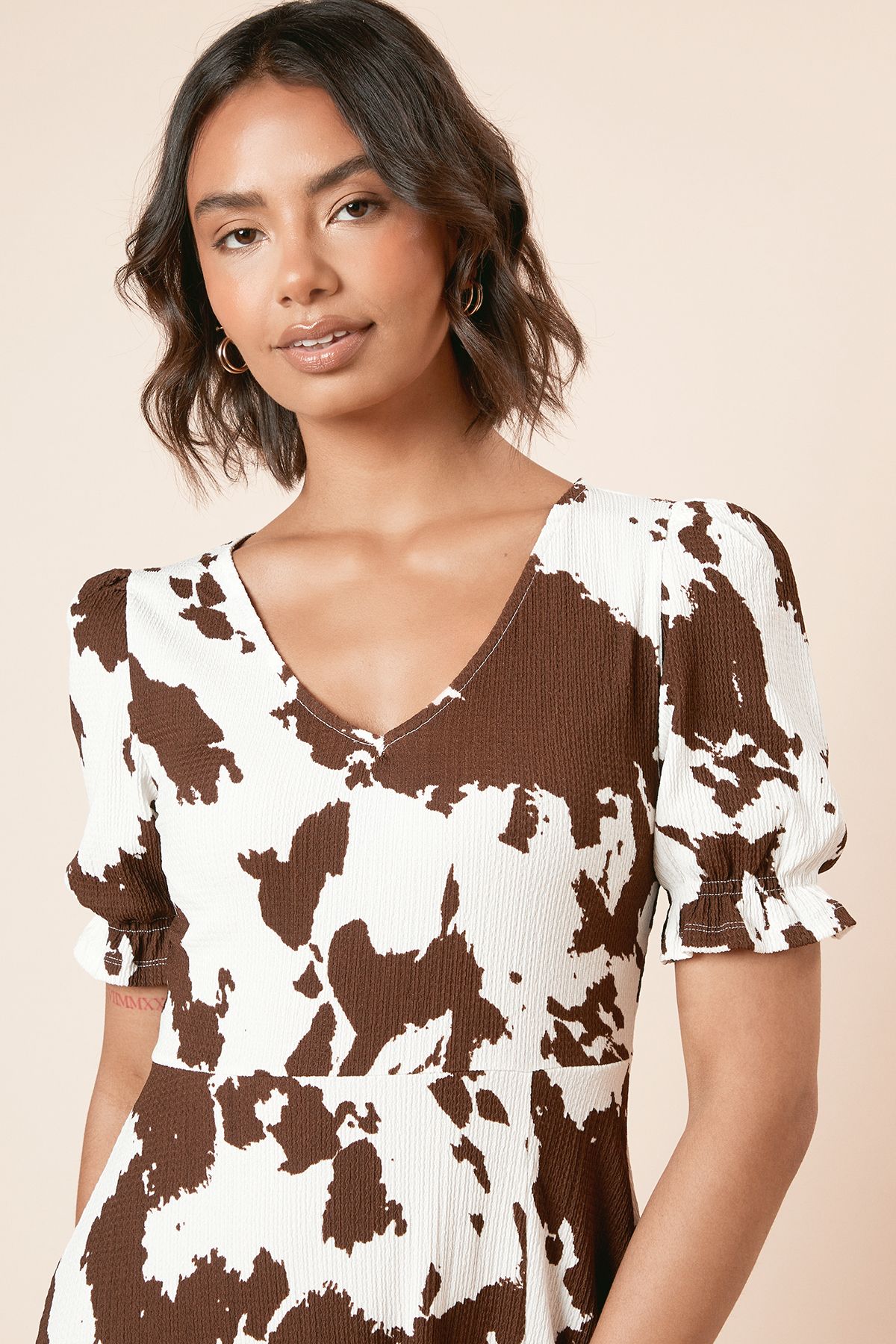 Dorothy Perkins Cow Print Short Sleeve Midi Jersey Dress Beige image 5