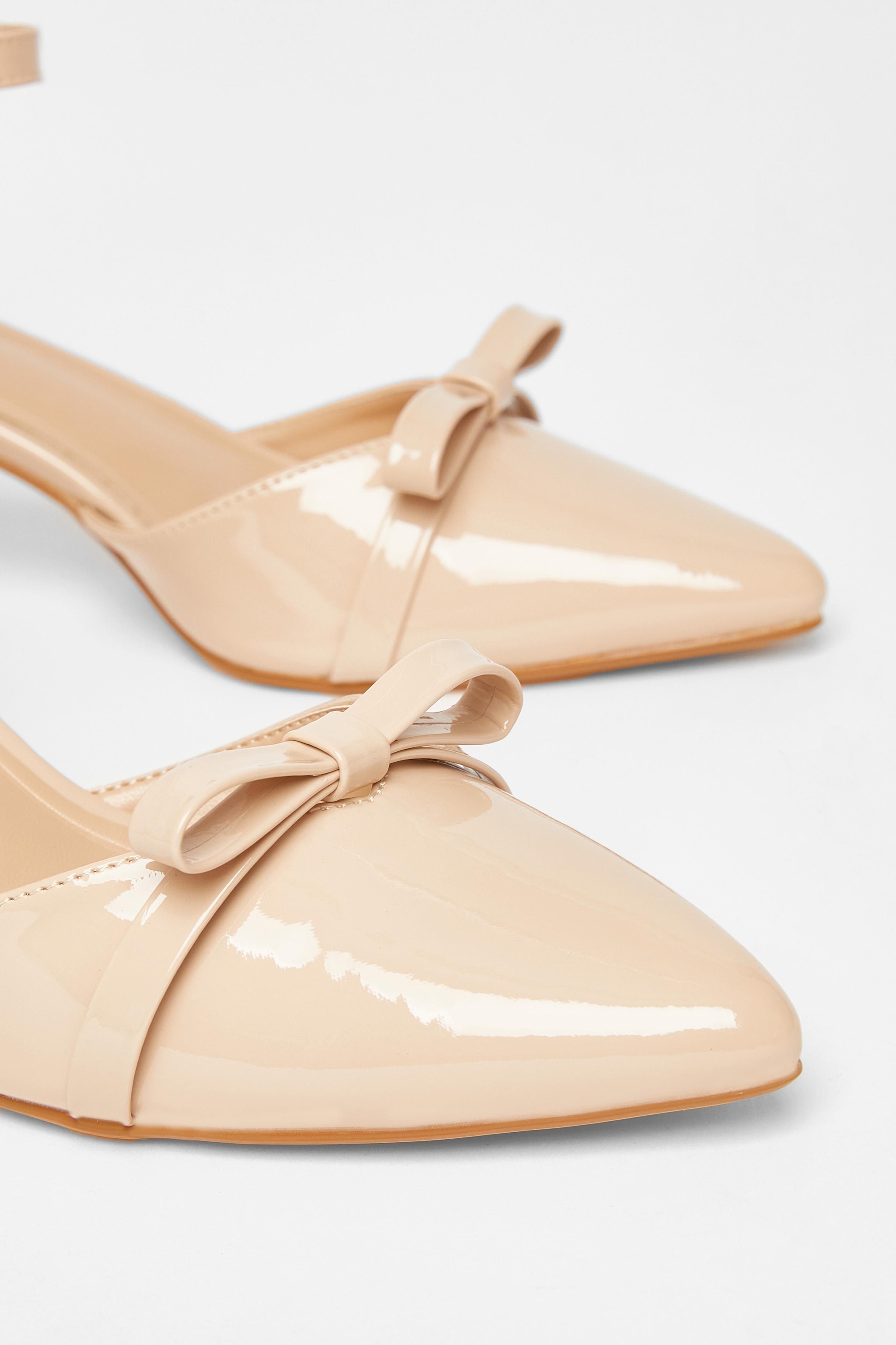 Quiz Nude Patent Bow Court Heels image 4