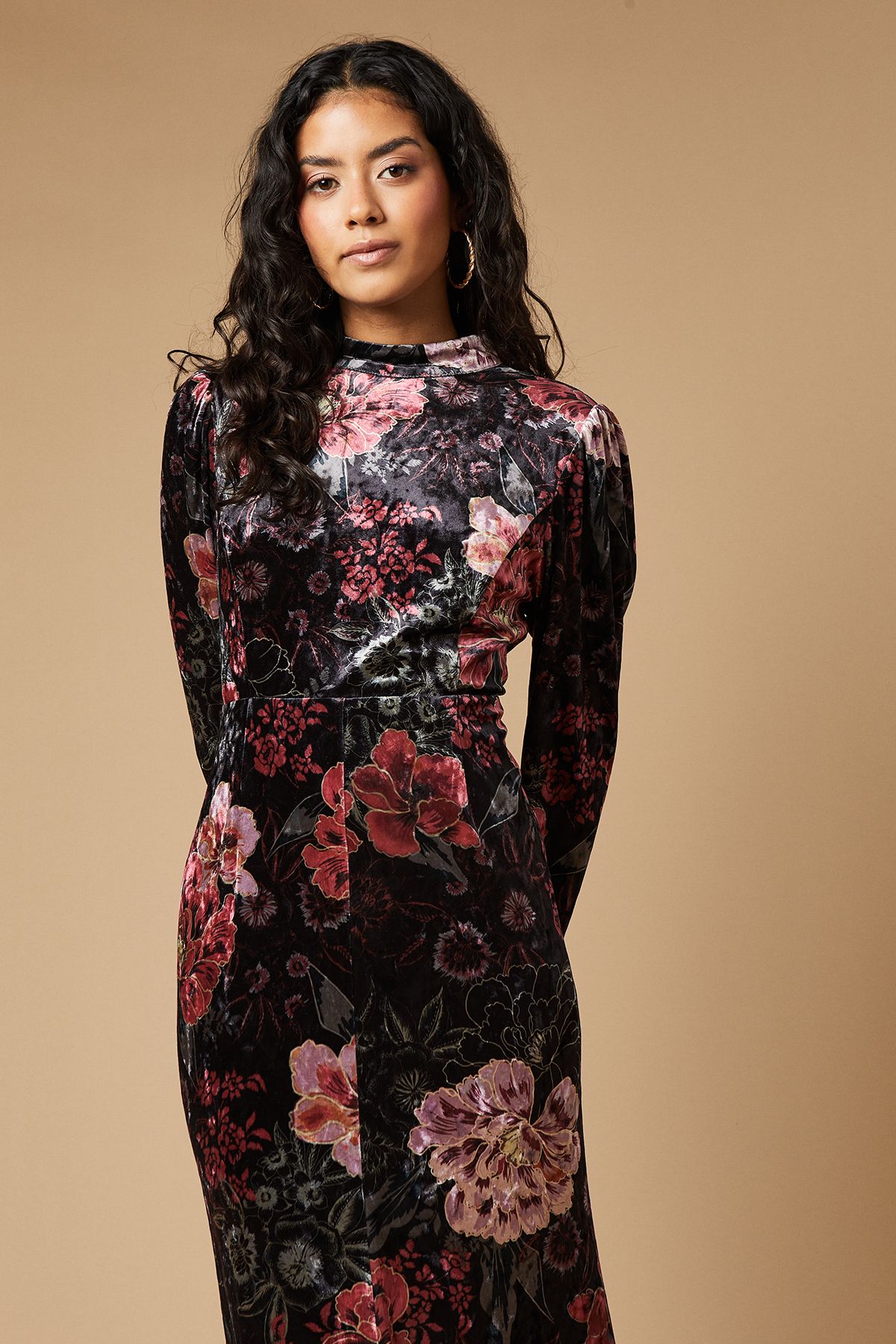 Oasis Petite Printed Velvet Open Back Midaxi Dress Black image 2