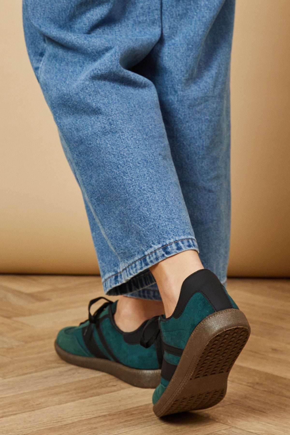 Oasis Anjali Faux Suede Contrast Stripe Lace Up Trainers Green image 4