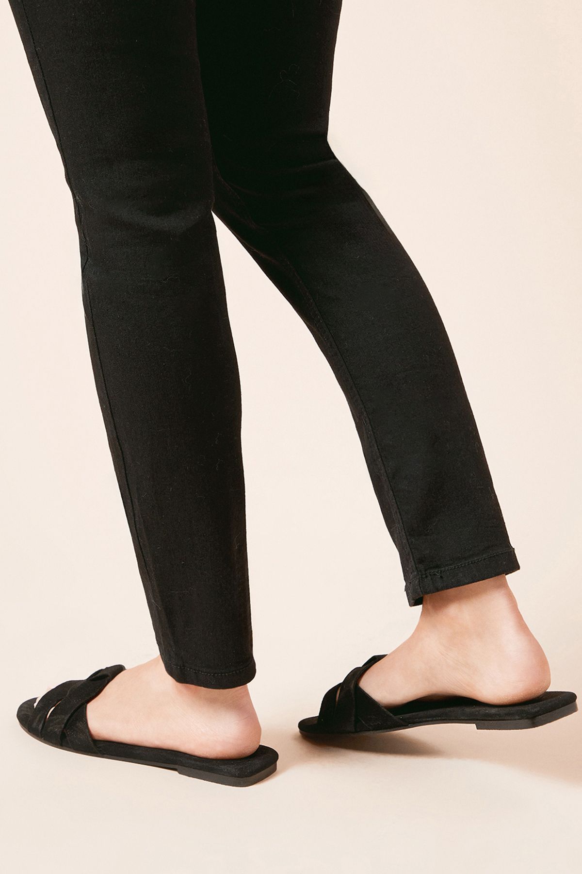 Dorothy Perkins Freesia Suede Twisted Flat Sliders Natural Black image 2