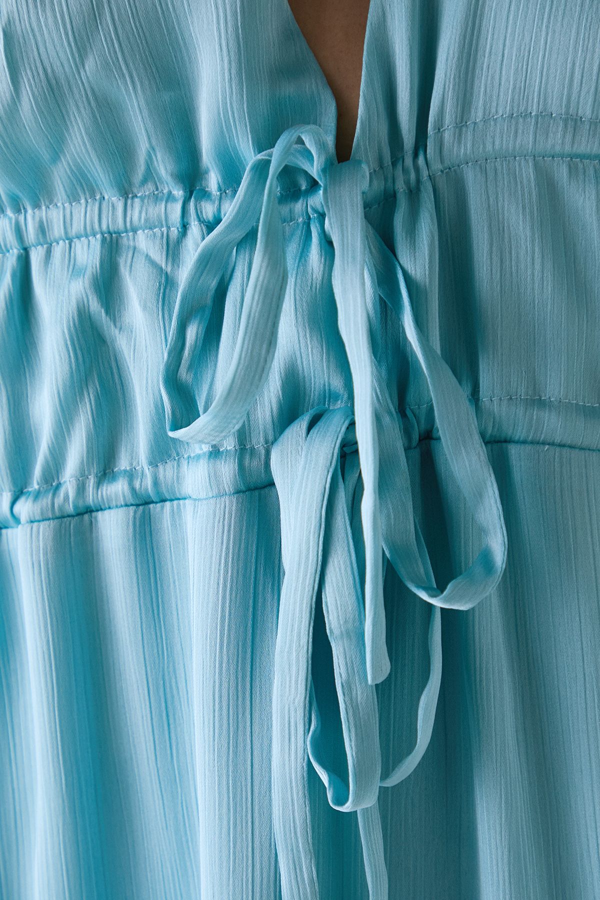 Warehouse Petite Crinkle Satin Halter Drawstring Waist Bias Midi Dress Aqua image 5